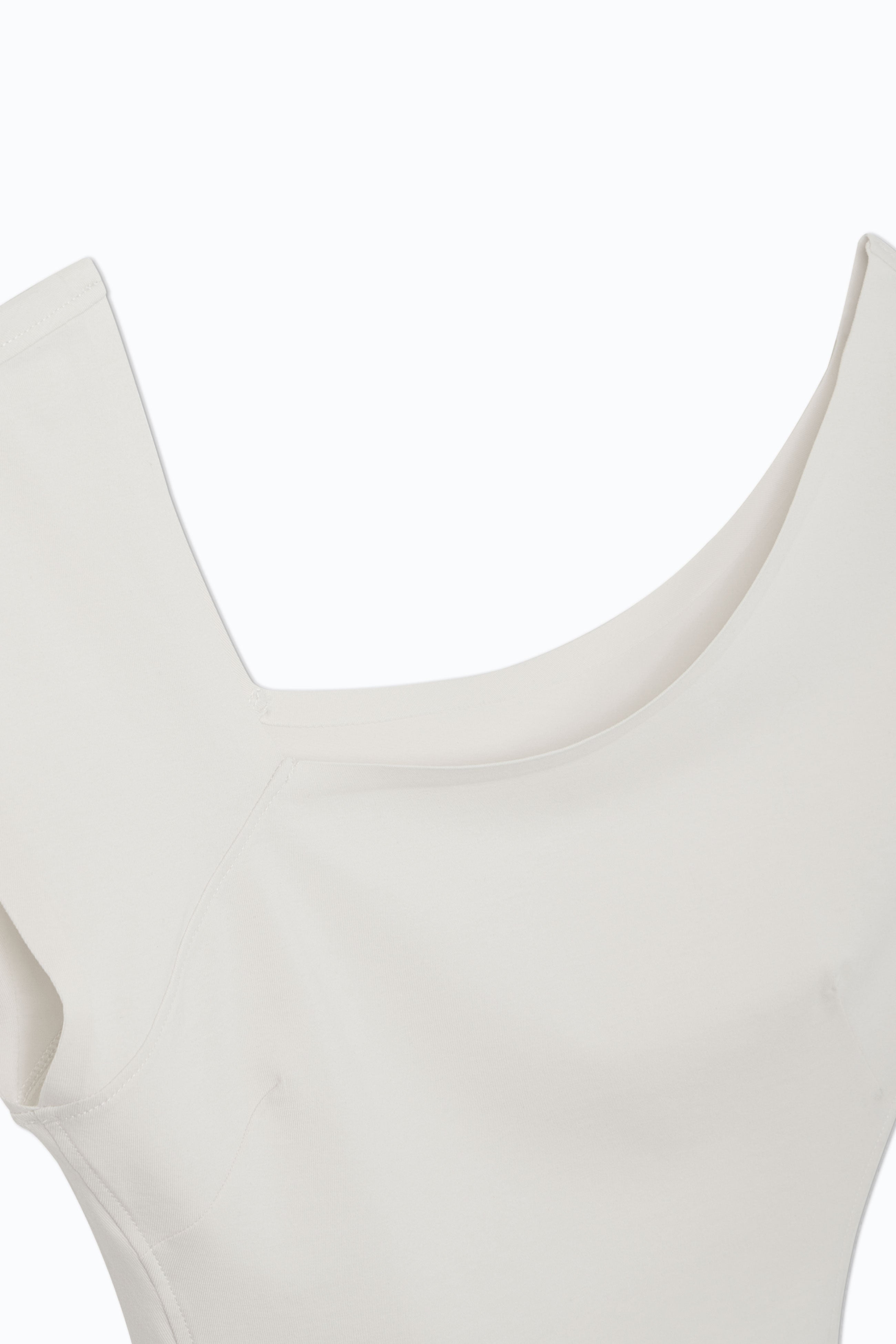 HUNDR. Fitted Cropped Top