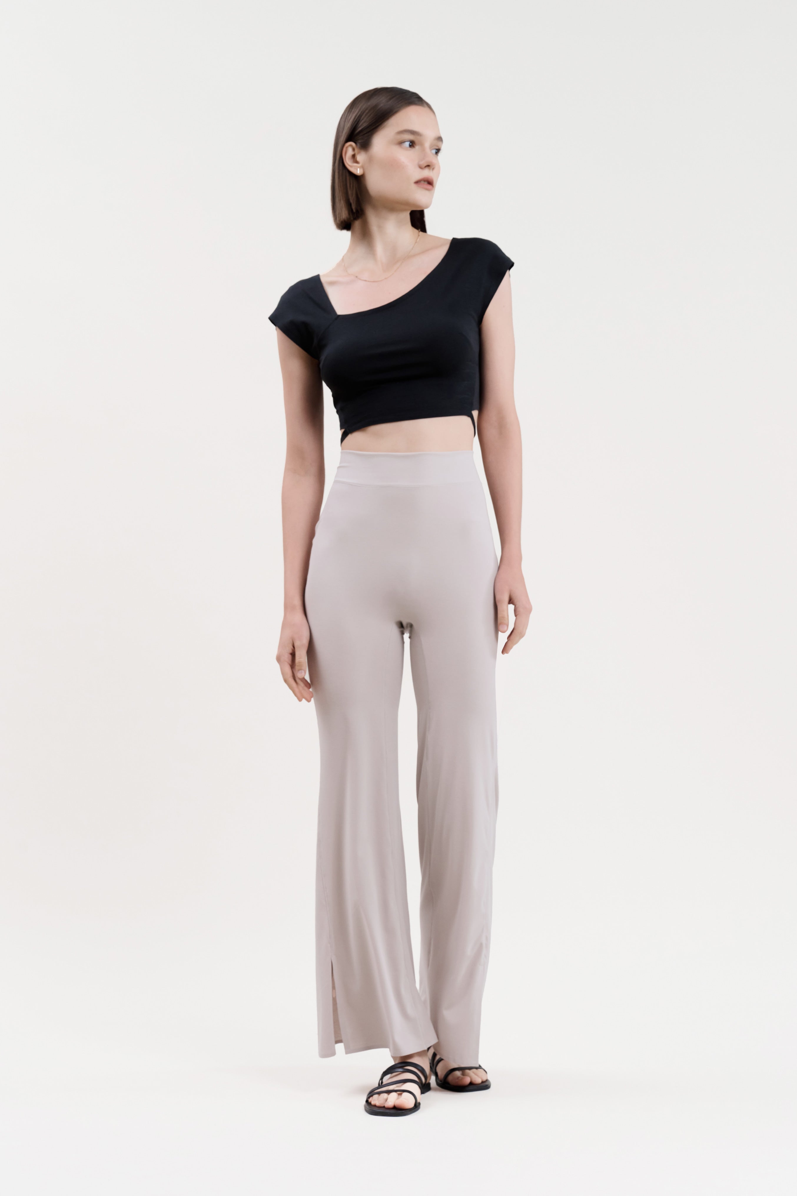 HUNDR. Fitted Cropped Top