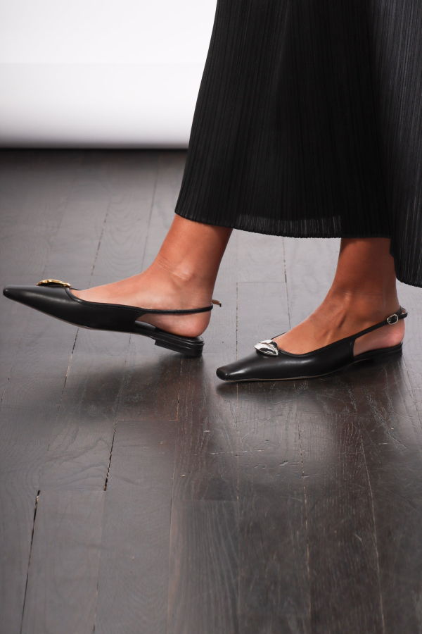 A.W.A.K.E. MODE Amanda Kiss Flats