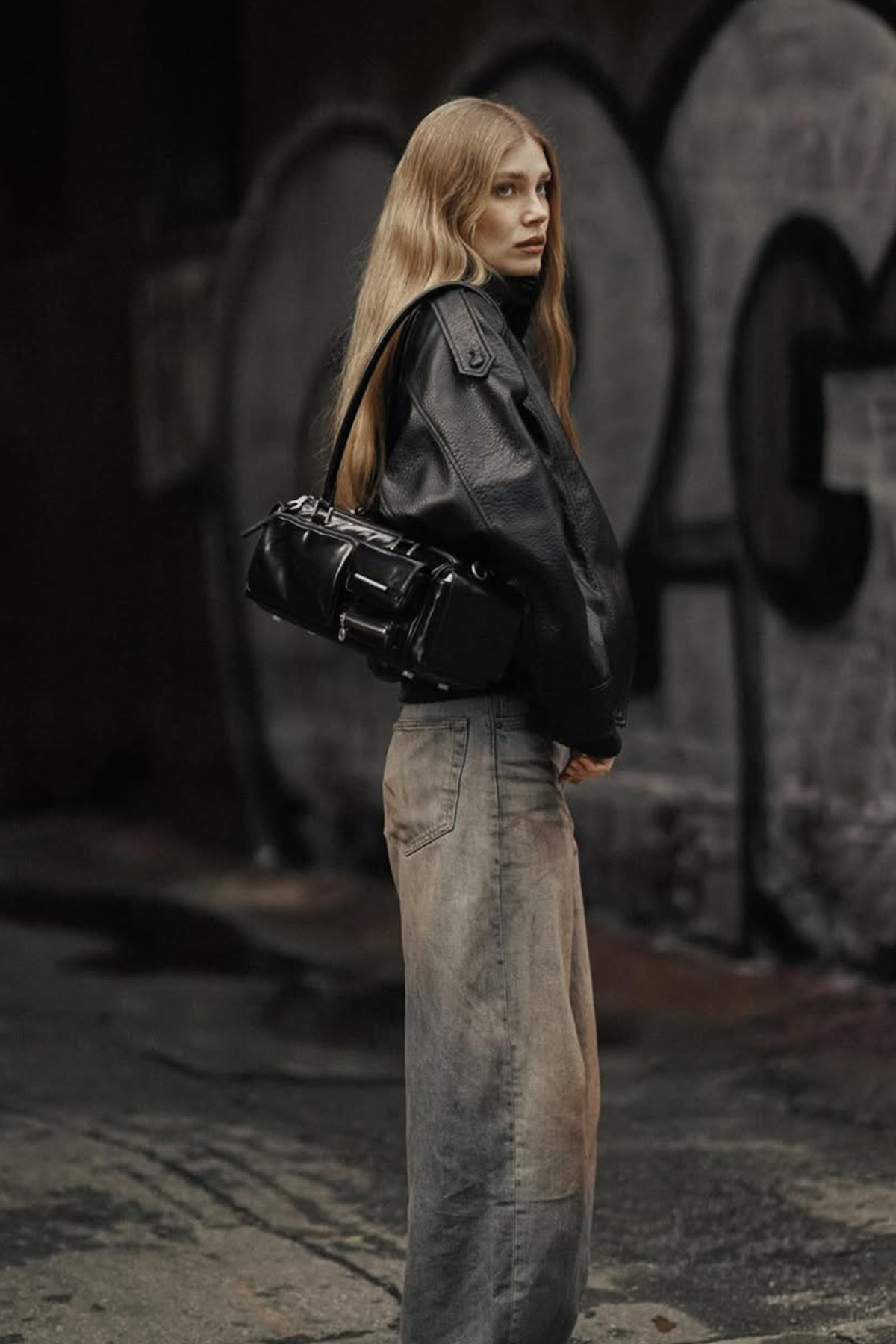 AEST STUDIOS Capture Multipocket Bag - Black