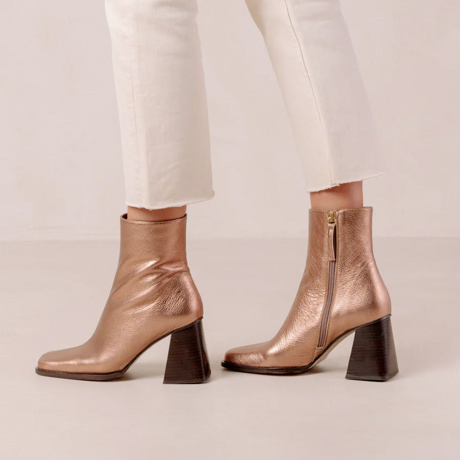 Alohas South Shimmer Boot - Pink Quartz