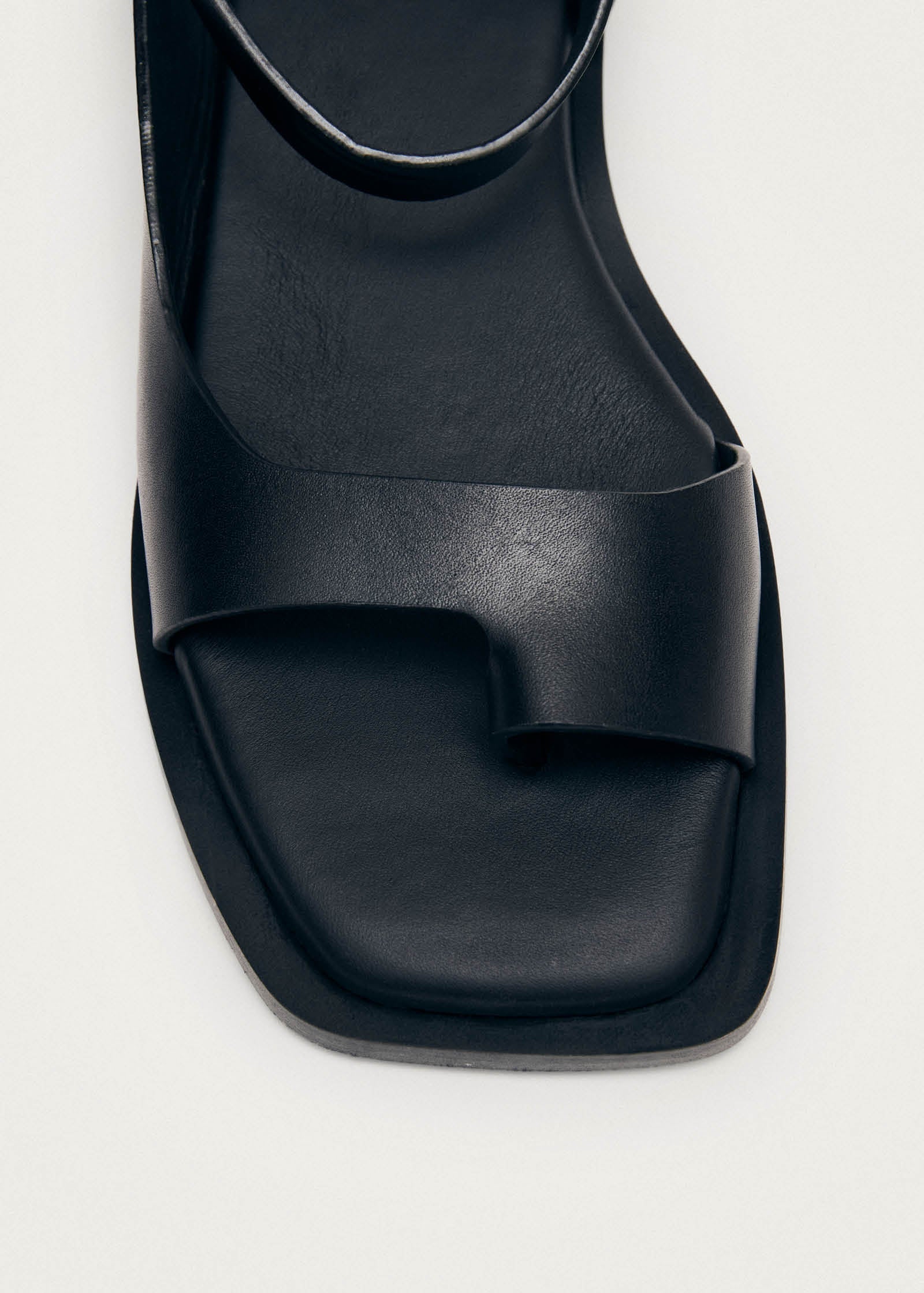 Alohas Tebas Leather Sandals - Black