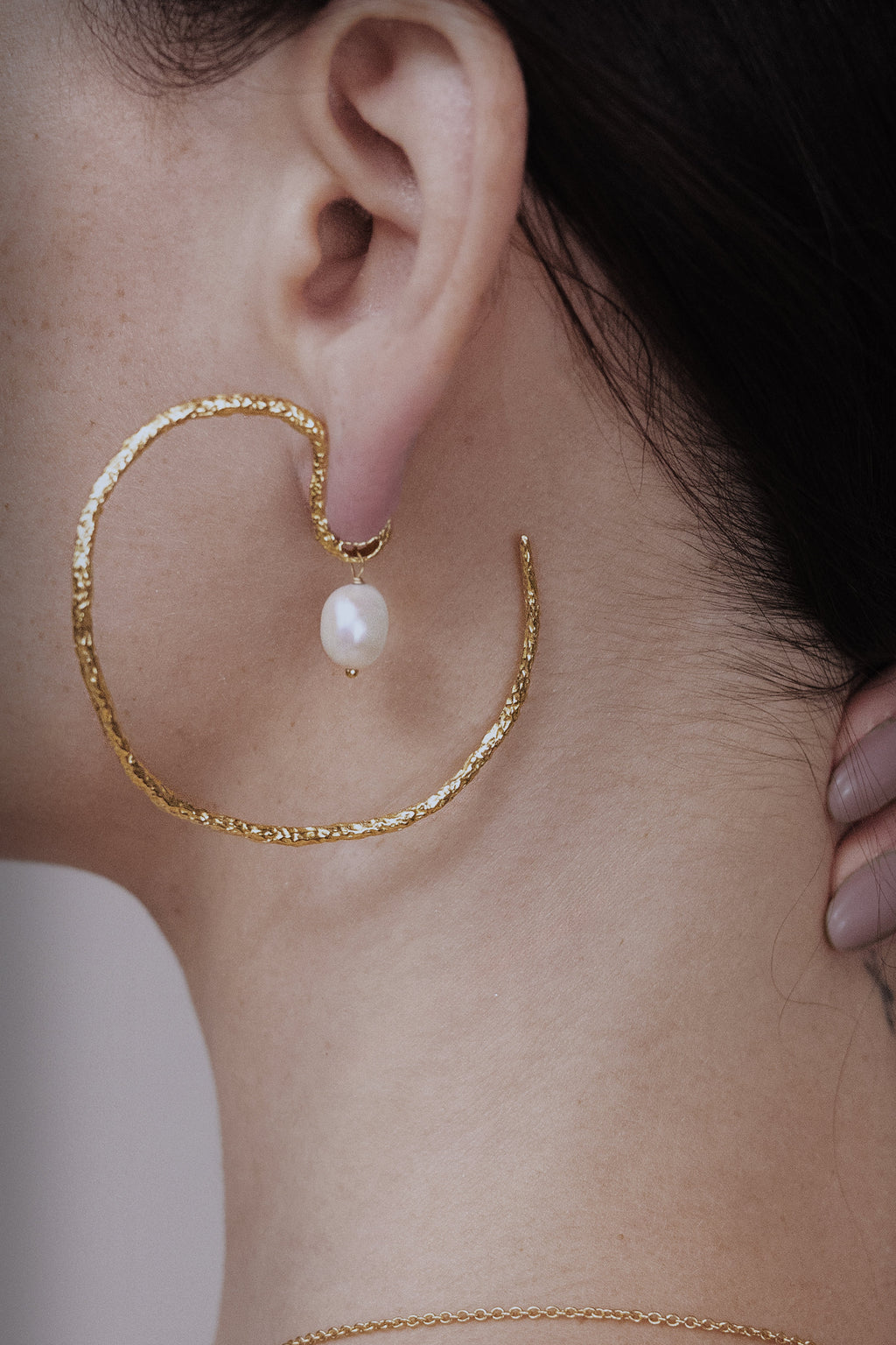 SARAH ANNE MCCRACKEN Aphrodite Hoops Earrings