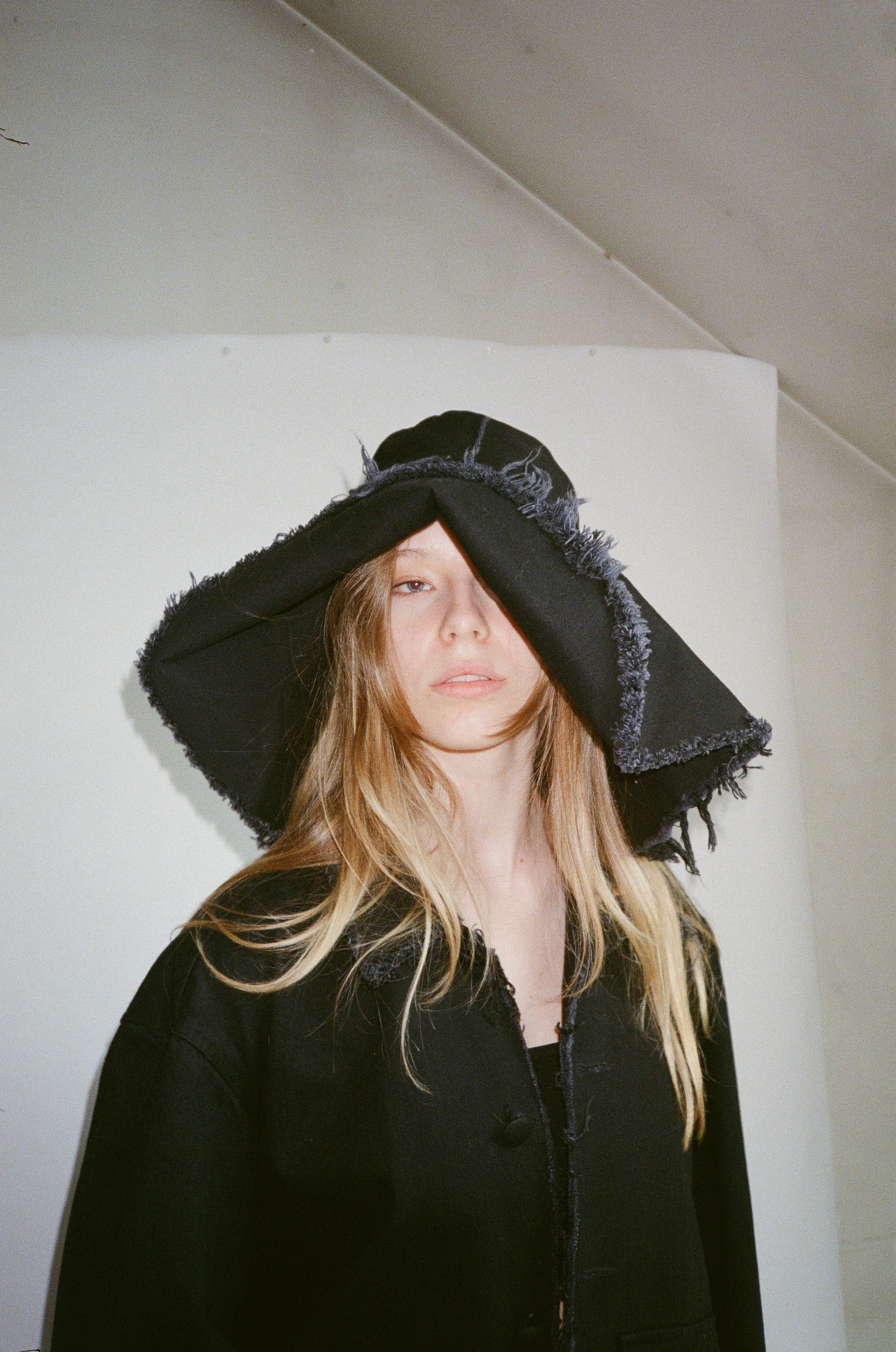 Ashley Rowe XL BUCKET HAT - BLACK