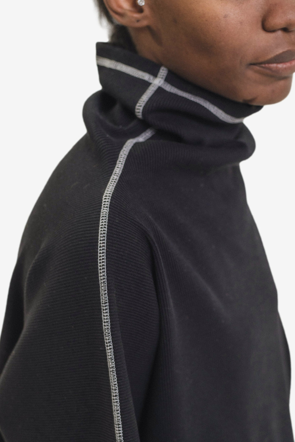 Baserange Camer Turtleneck - Black