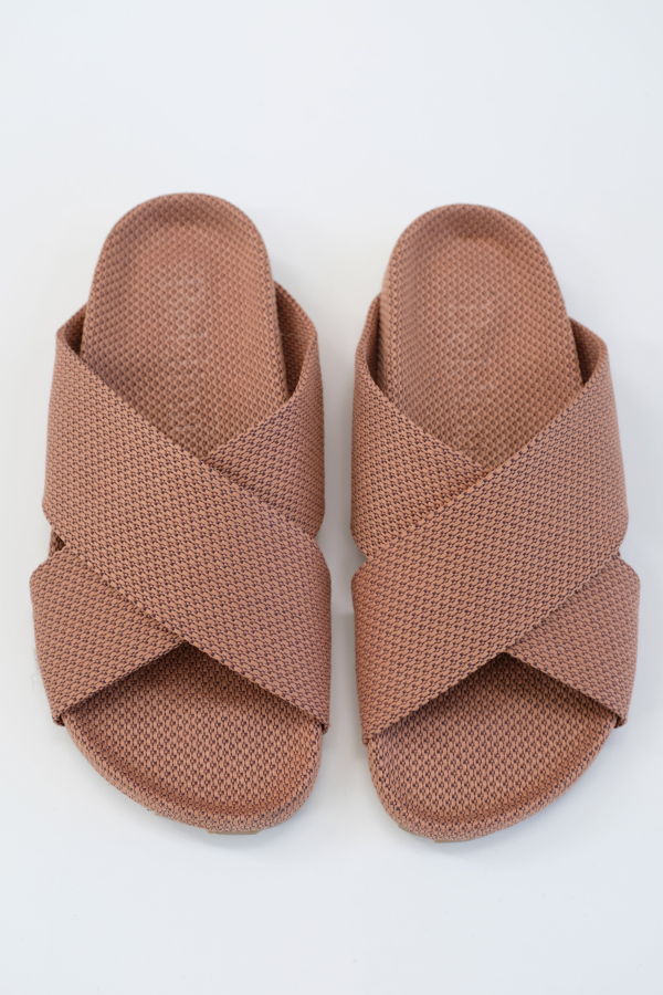 Beklina Gubi Cross Slide - Clay