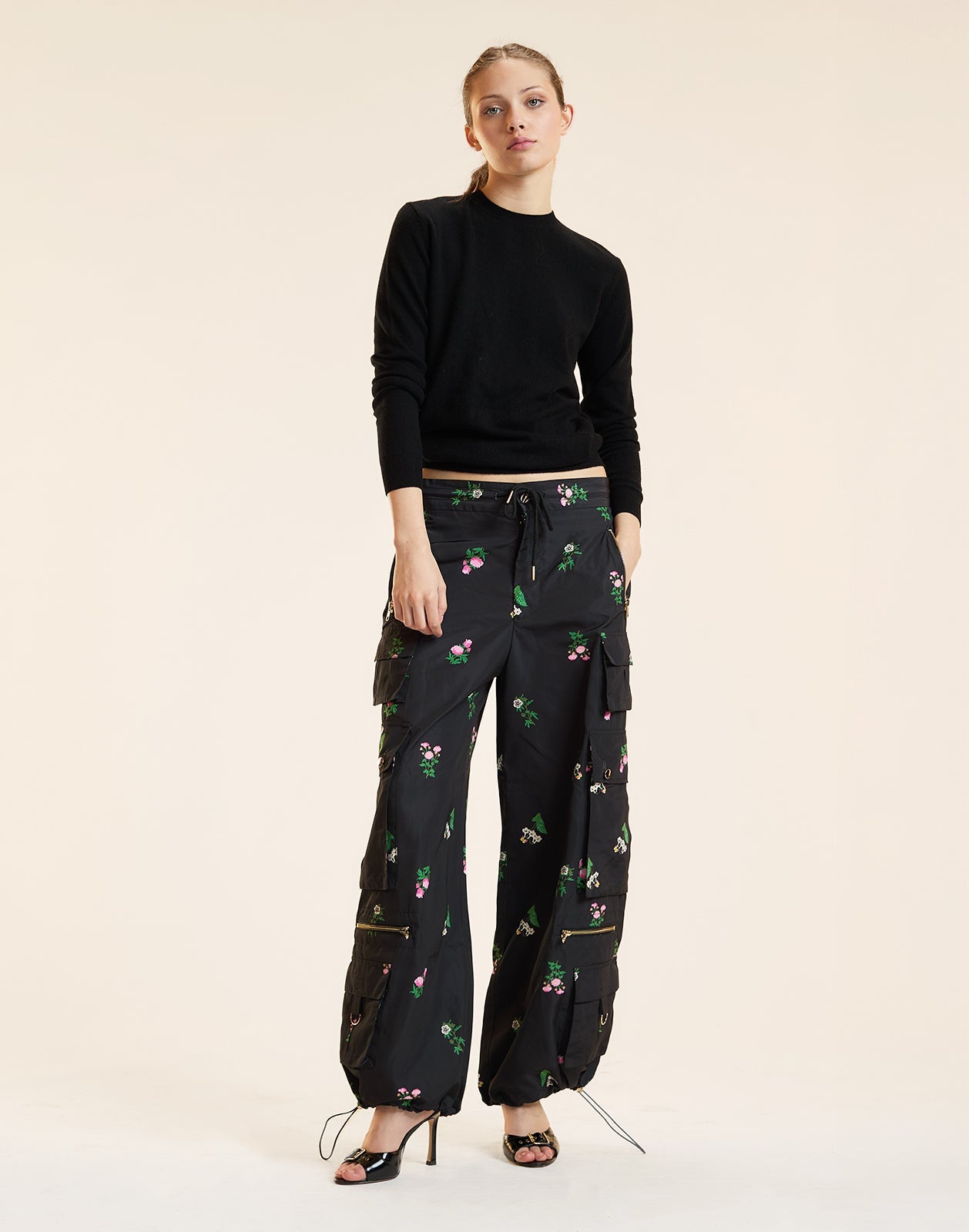 Cynthia Rowley Bouquet Printed Cargo Pants - Black Floral