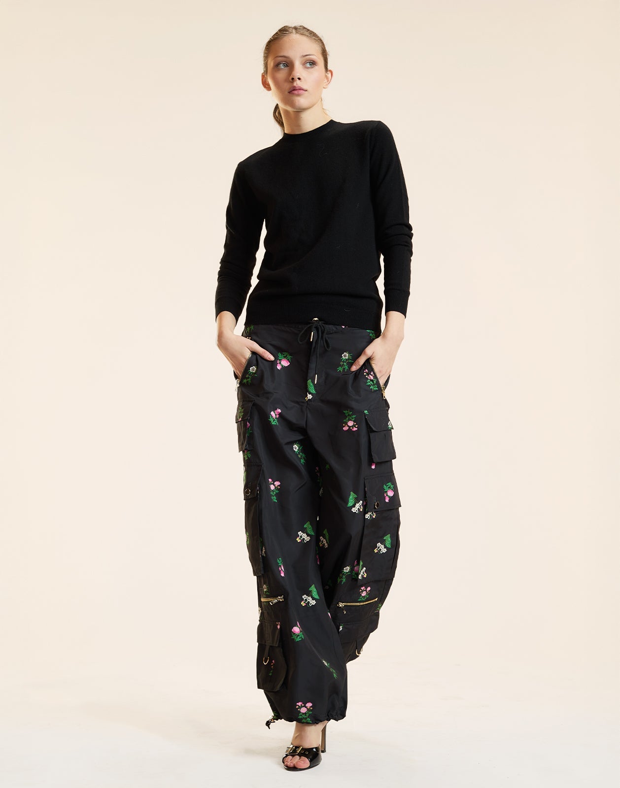 Cynthia Rowley Bouquet Printed Cargo Pants - Black Floral