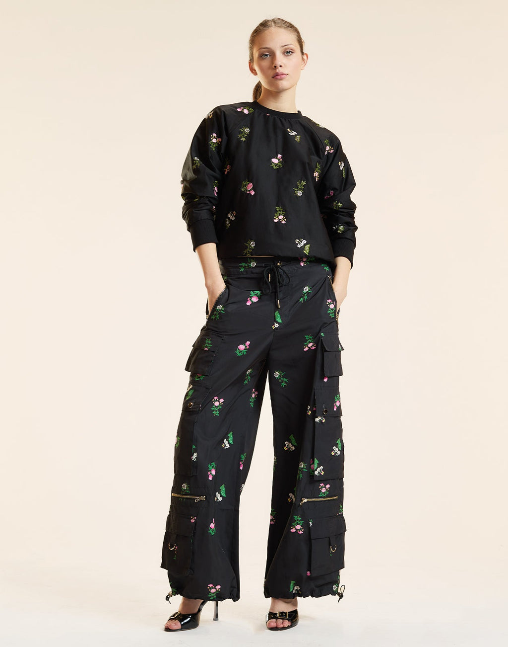 Cynthia Rowley Bouquet Printed Cargo Pants - Black Floral
