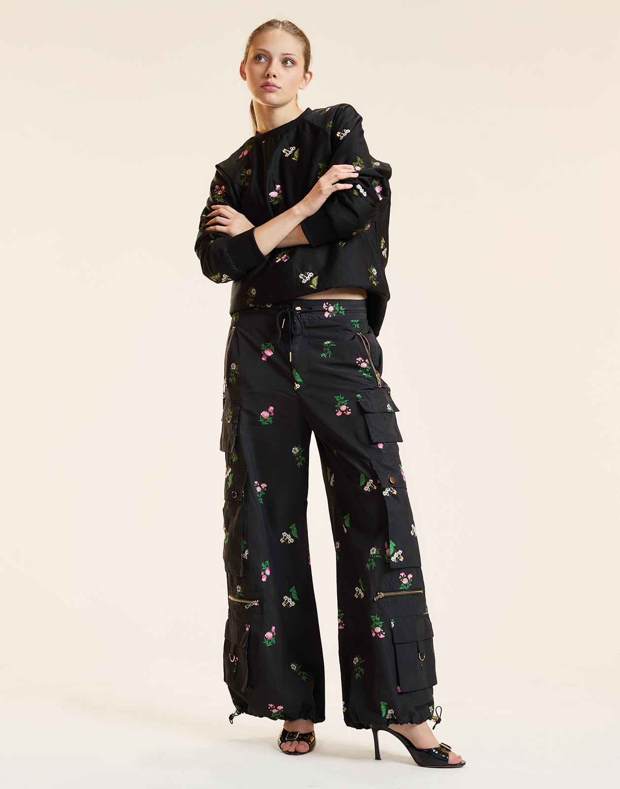 Cynthia Rowley Bouquet Printed Cargo Pants - Black Floral