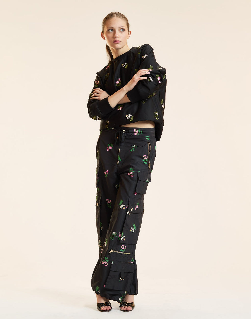 Cynthia Rowley Bouquet Printed Cargo Pants - Black Floral