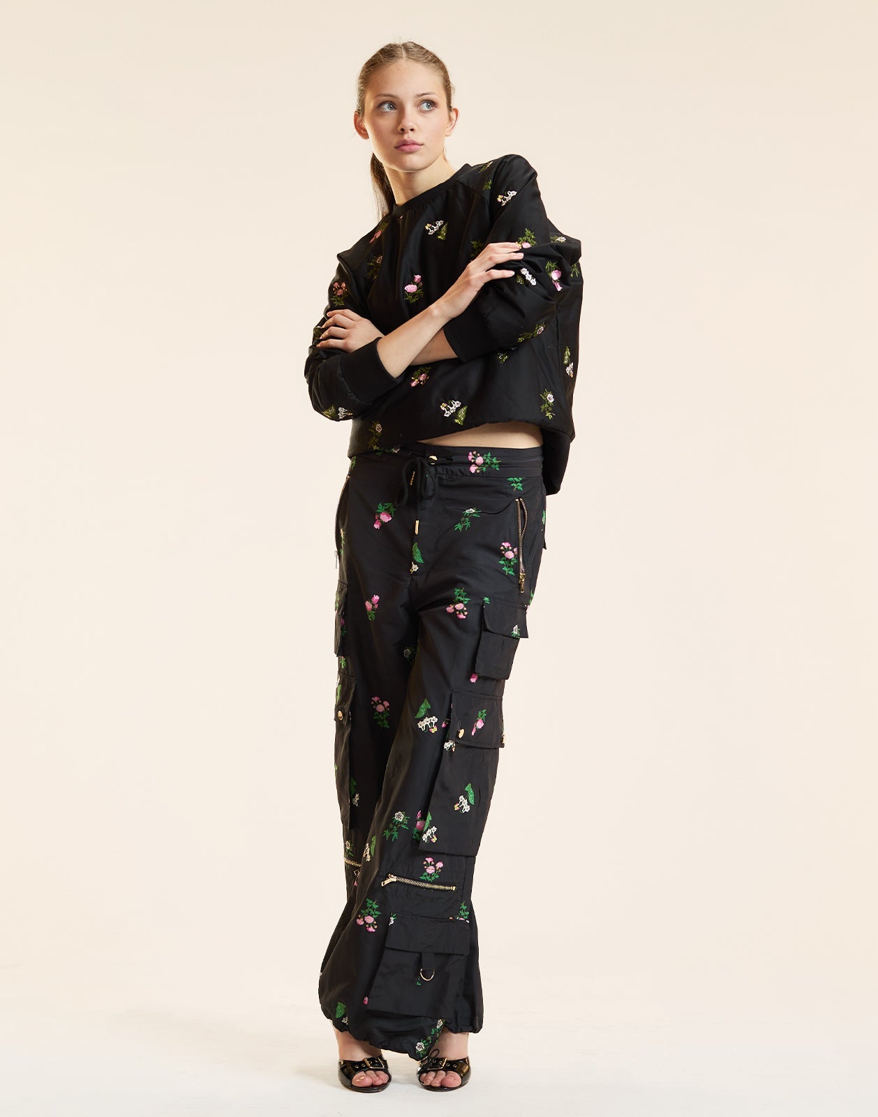 Cynthia Rowley Bouquet Printed Cargo Pants - Black Floral