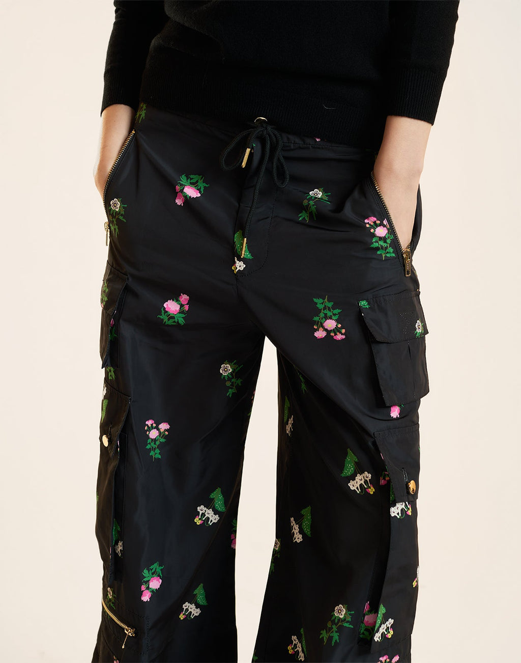 Cynthia Rowley Bouquet Printed Cargo Pants - Black Floral