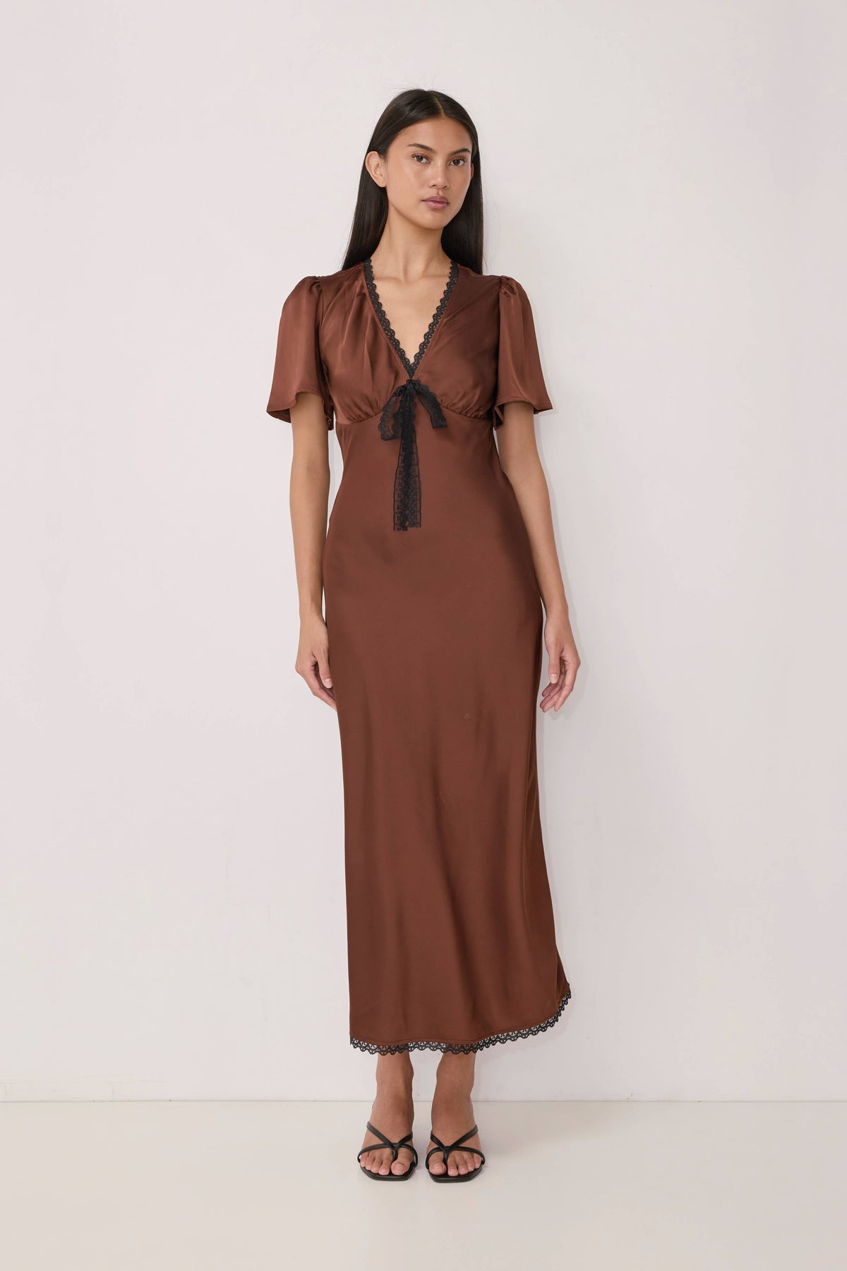 Mod Ref Estelle V-Neck Dress