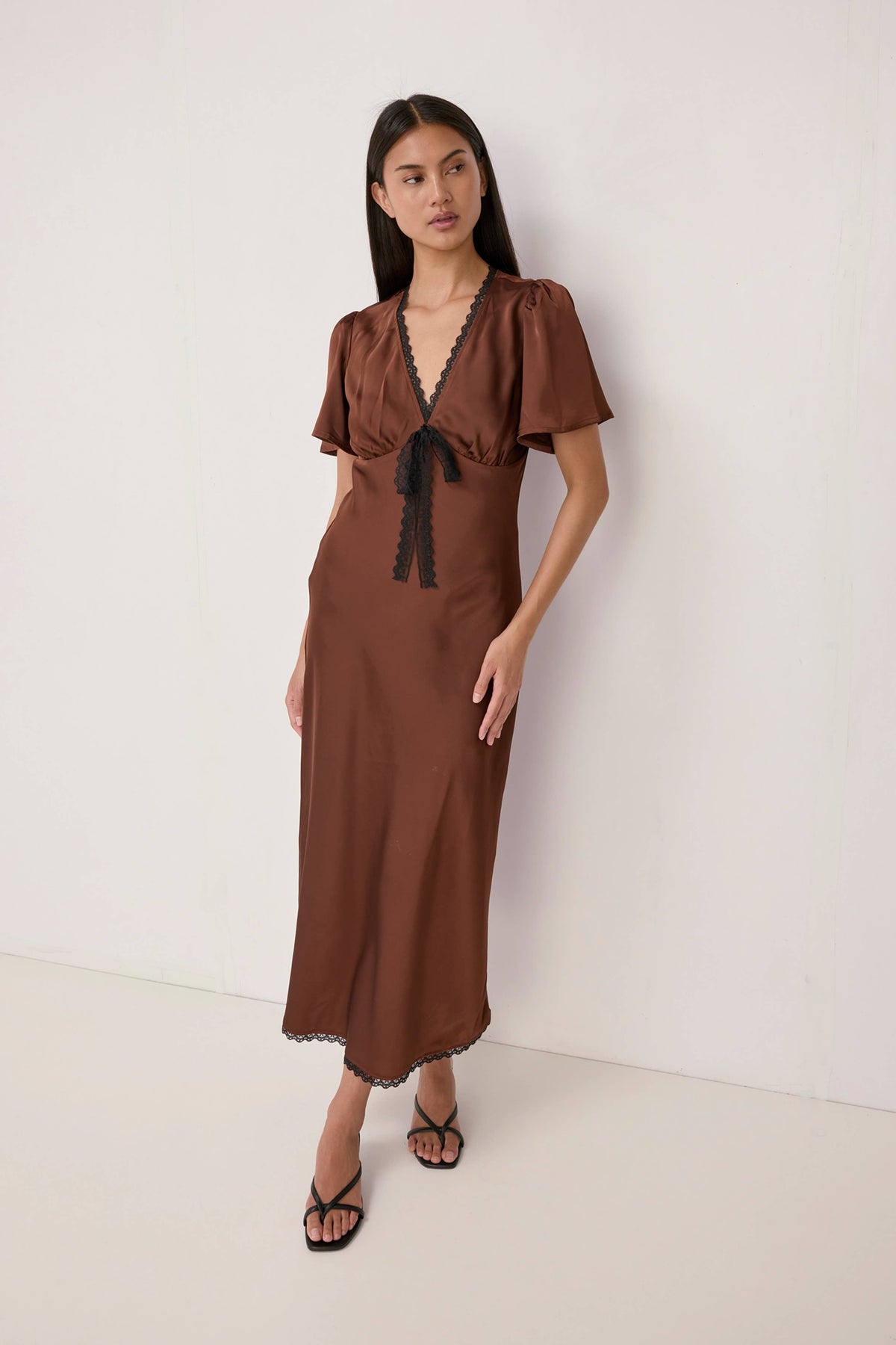 Mod Ref Estelle V-Neck Dress