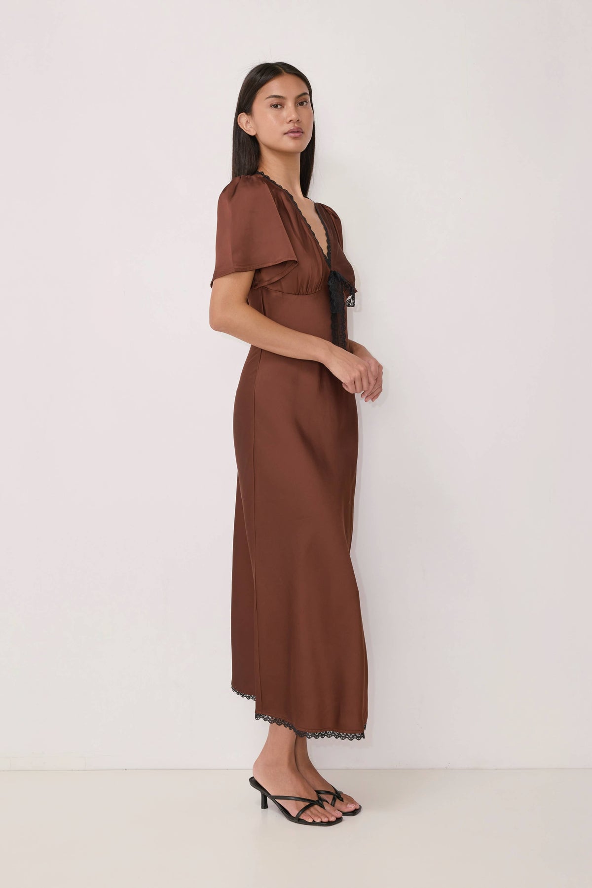 Mod Ref Estelle V-Neck Dress