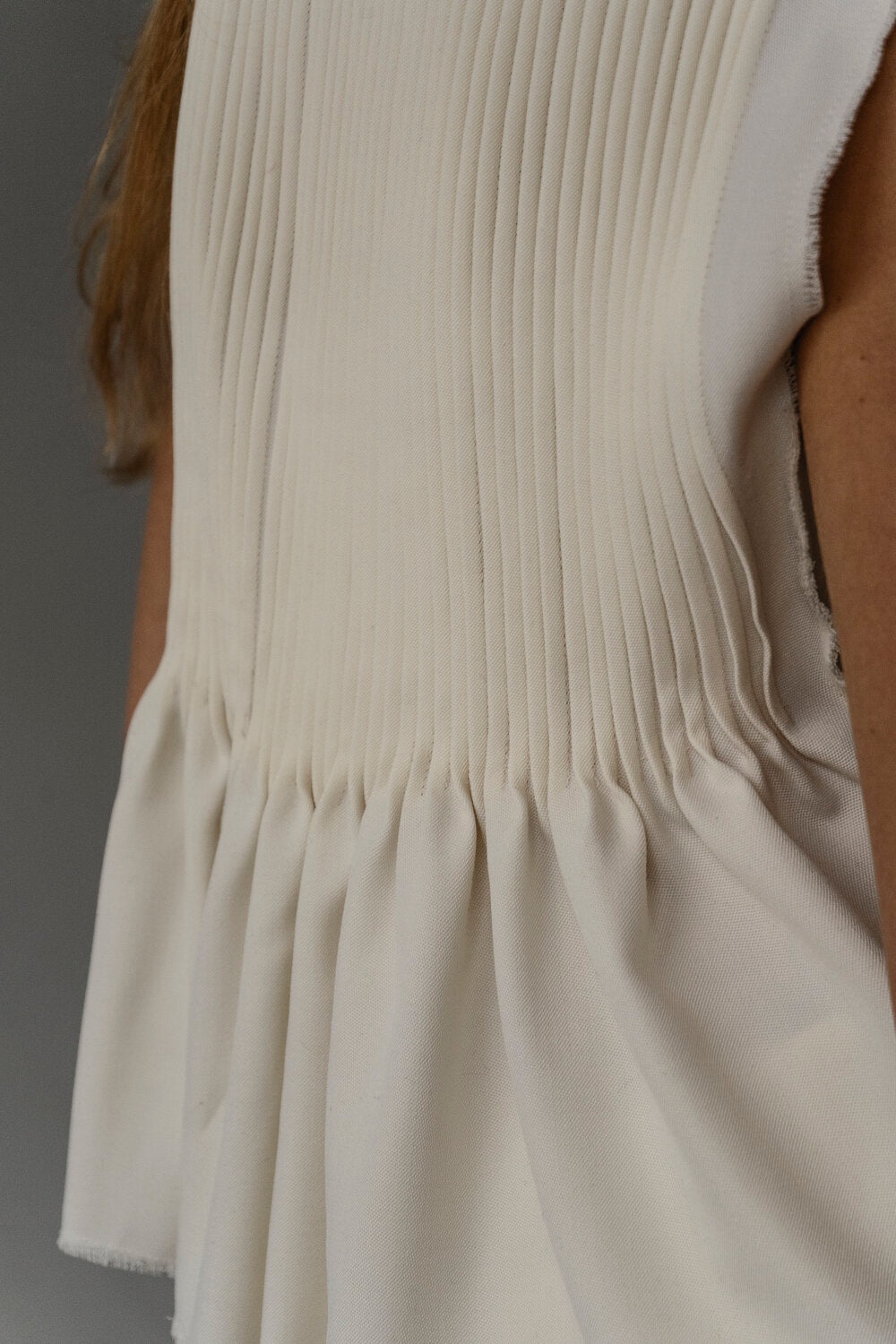 K M by L A N G E RAW CLIPS VEST - cream