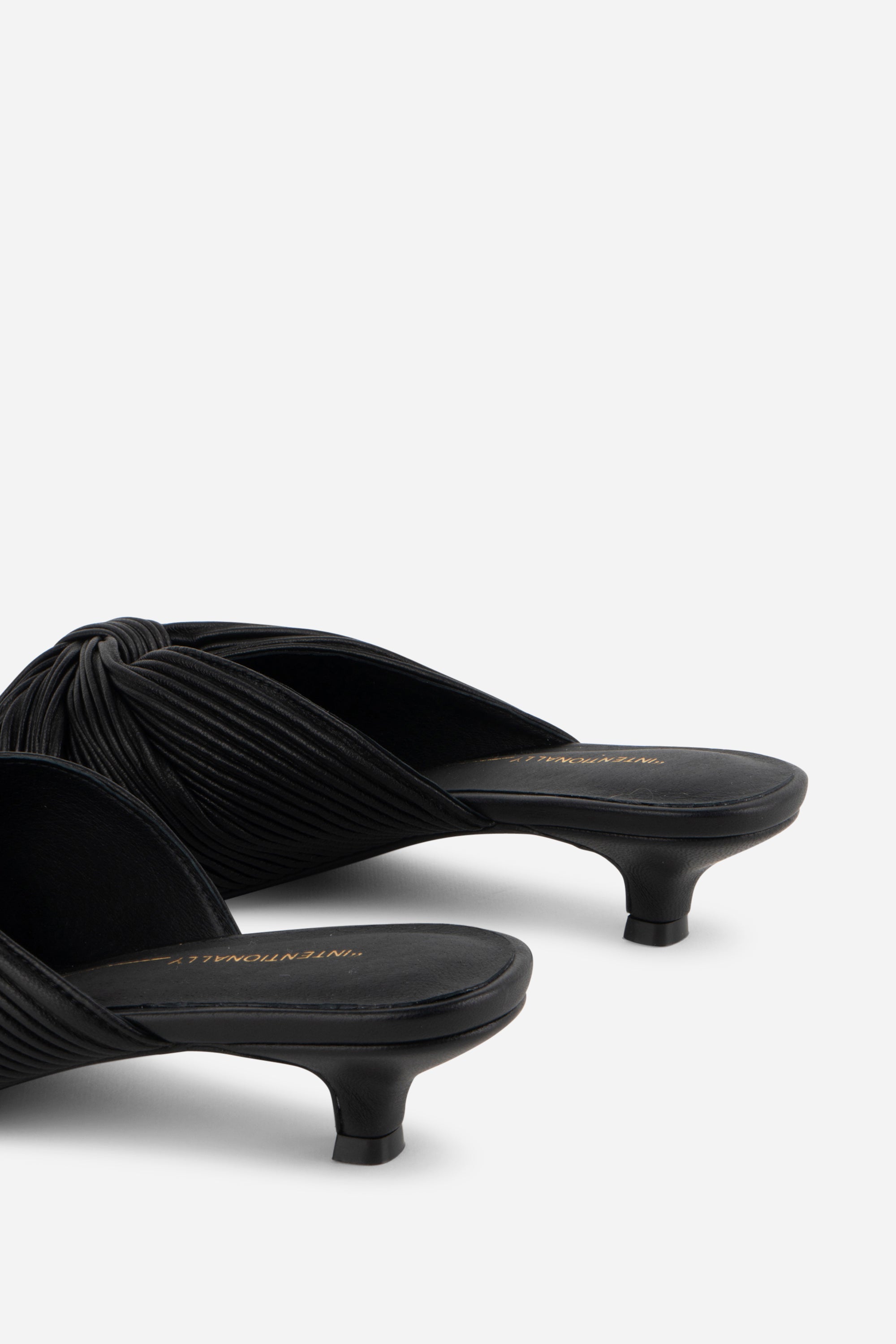 "INTENTIONALLY __________." Curfew Leather Kitten Heel - Cream/Black/Clay