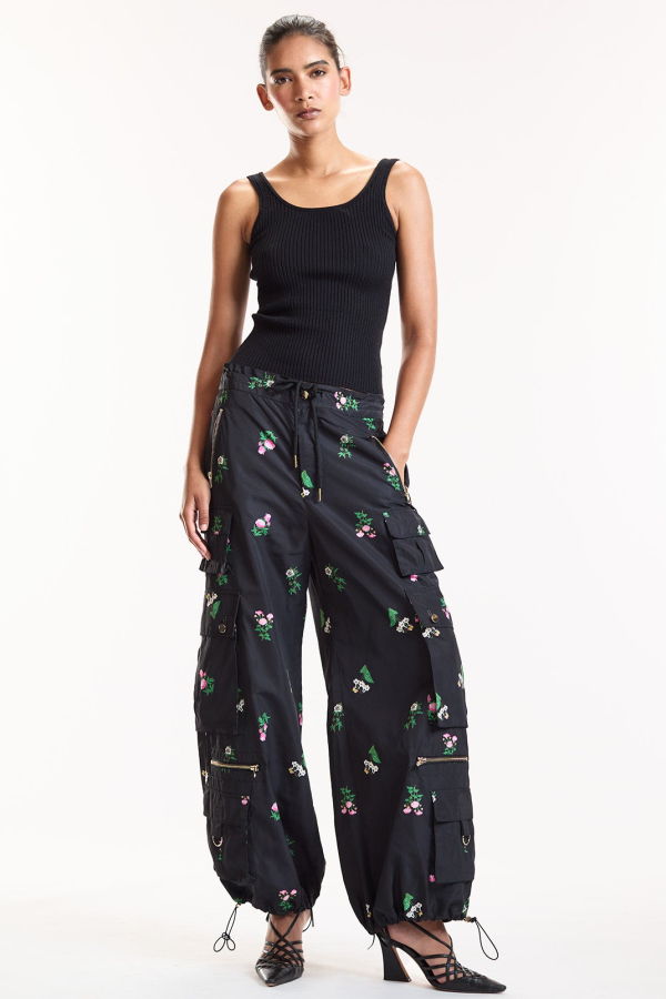 Cynthia Rowley Bouquet Printed Cargo Pants - Black Floral