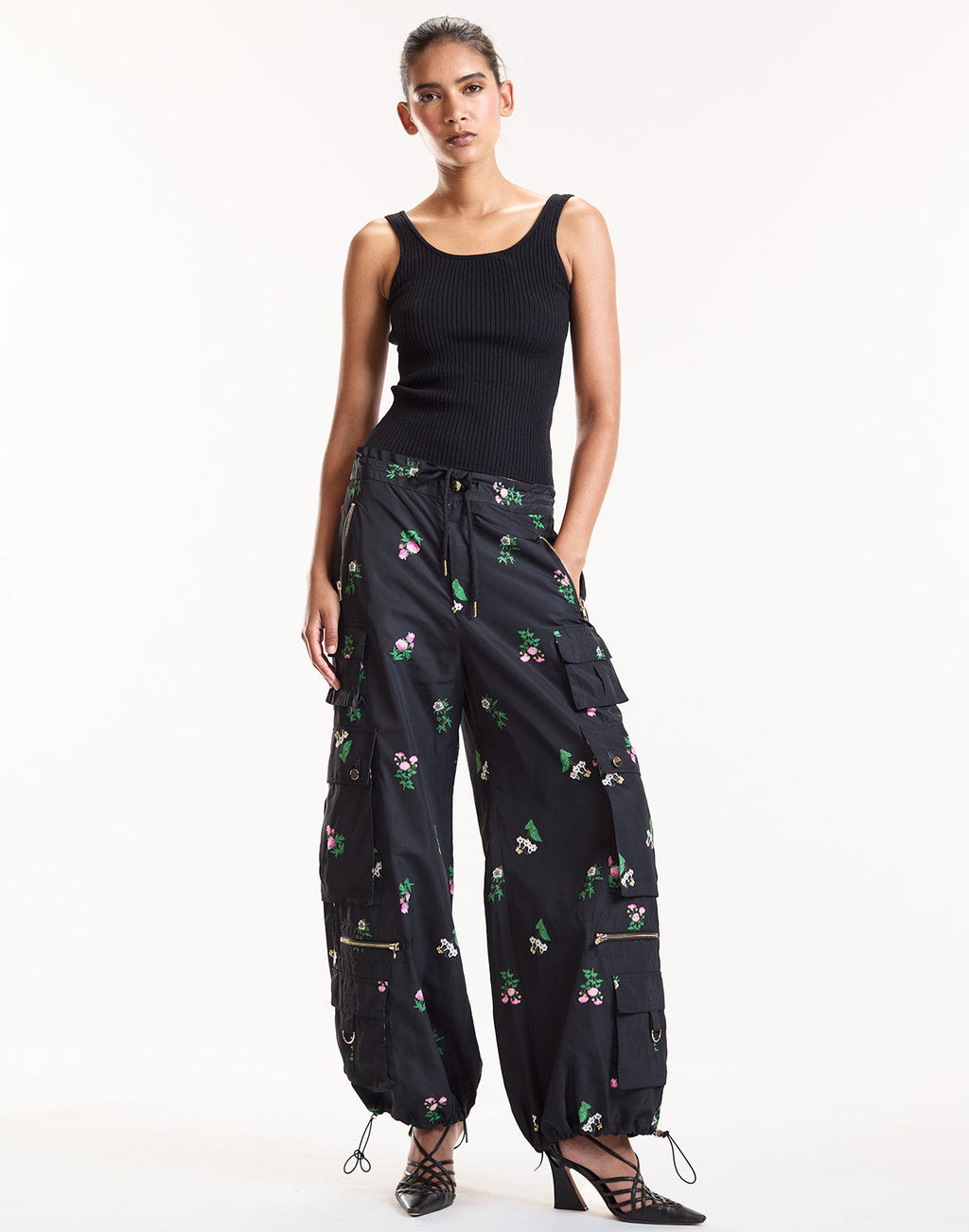 Cynthia Rowley Bouquet Printed Cargo Pants - Black Floral