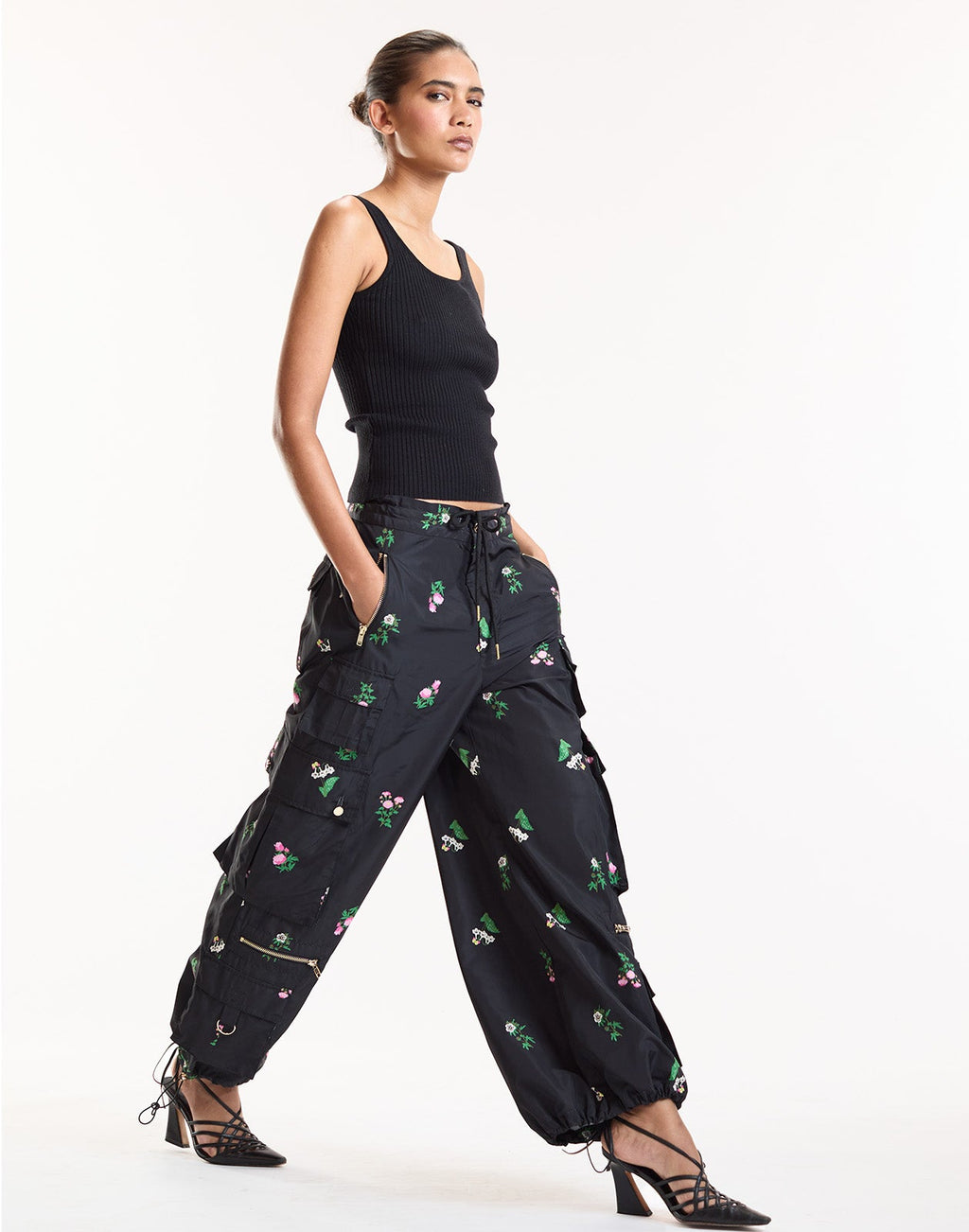 Cynthia Rowley Bouquet Printed Cargo Pants - Black Floral