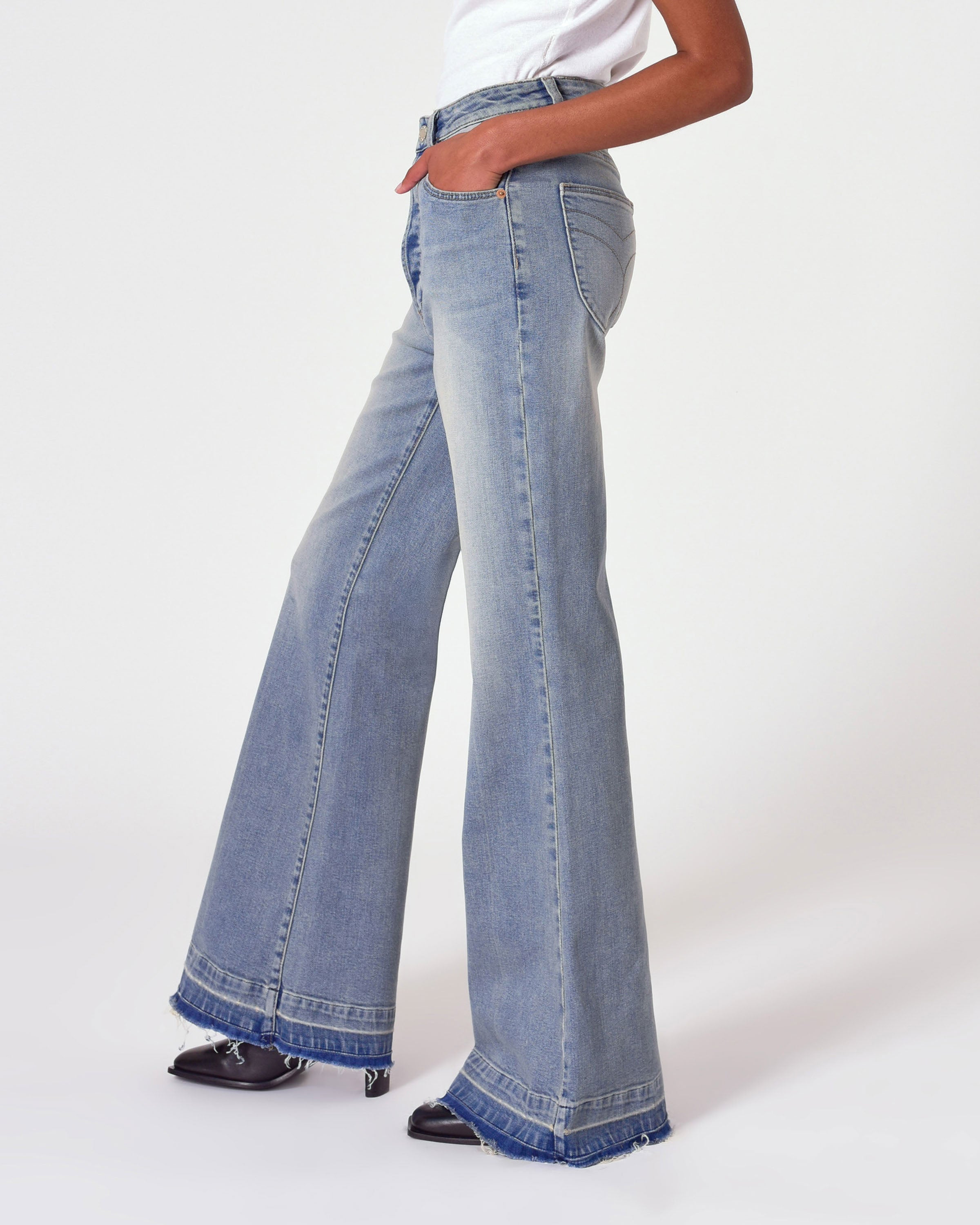 Rollas Eastcoast Flare Jean