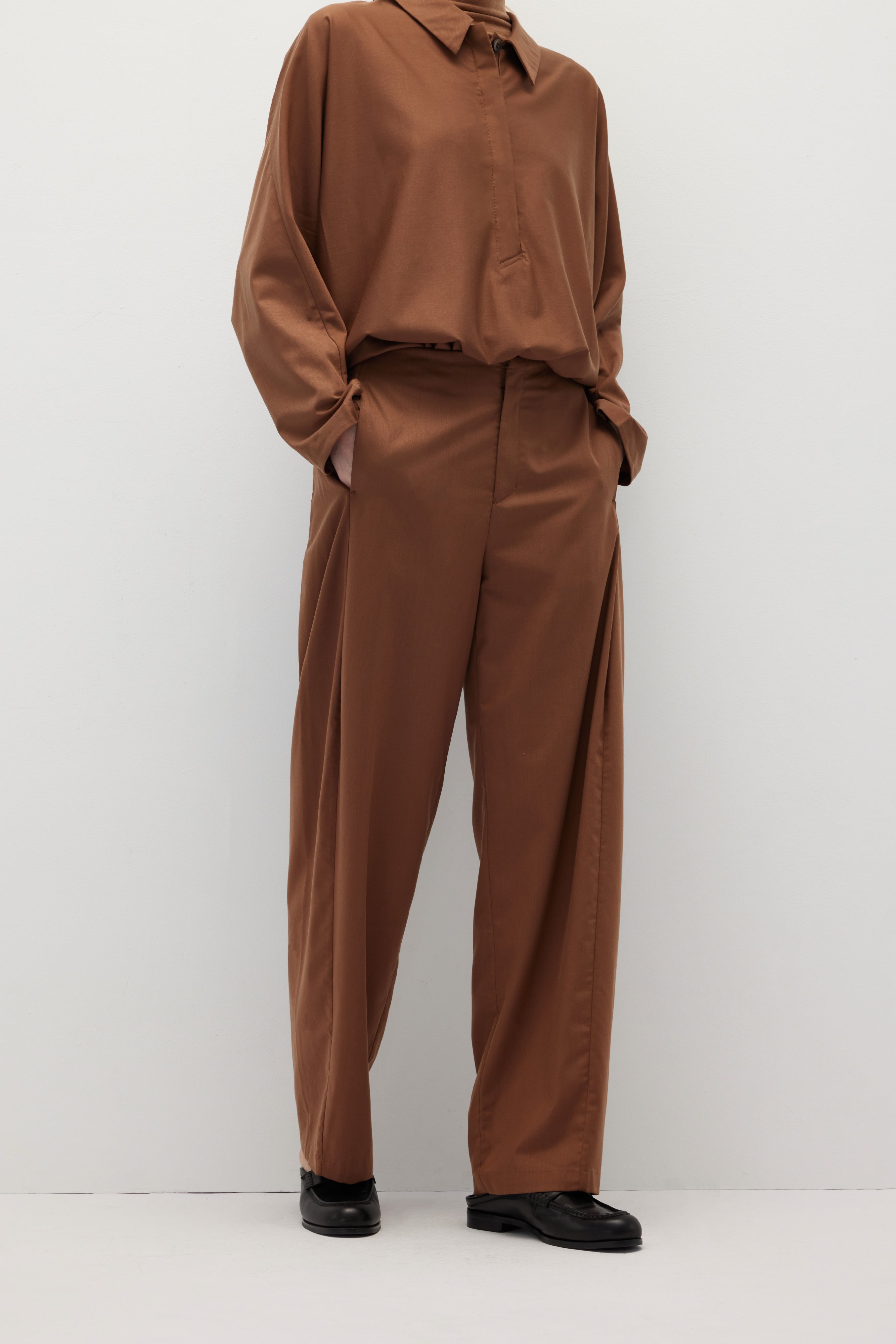 HUNDR. Low-Waist Pleated Slim-Fit Trousers