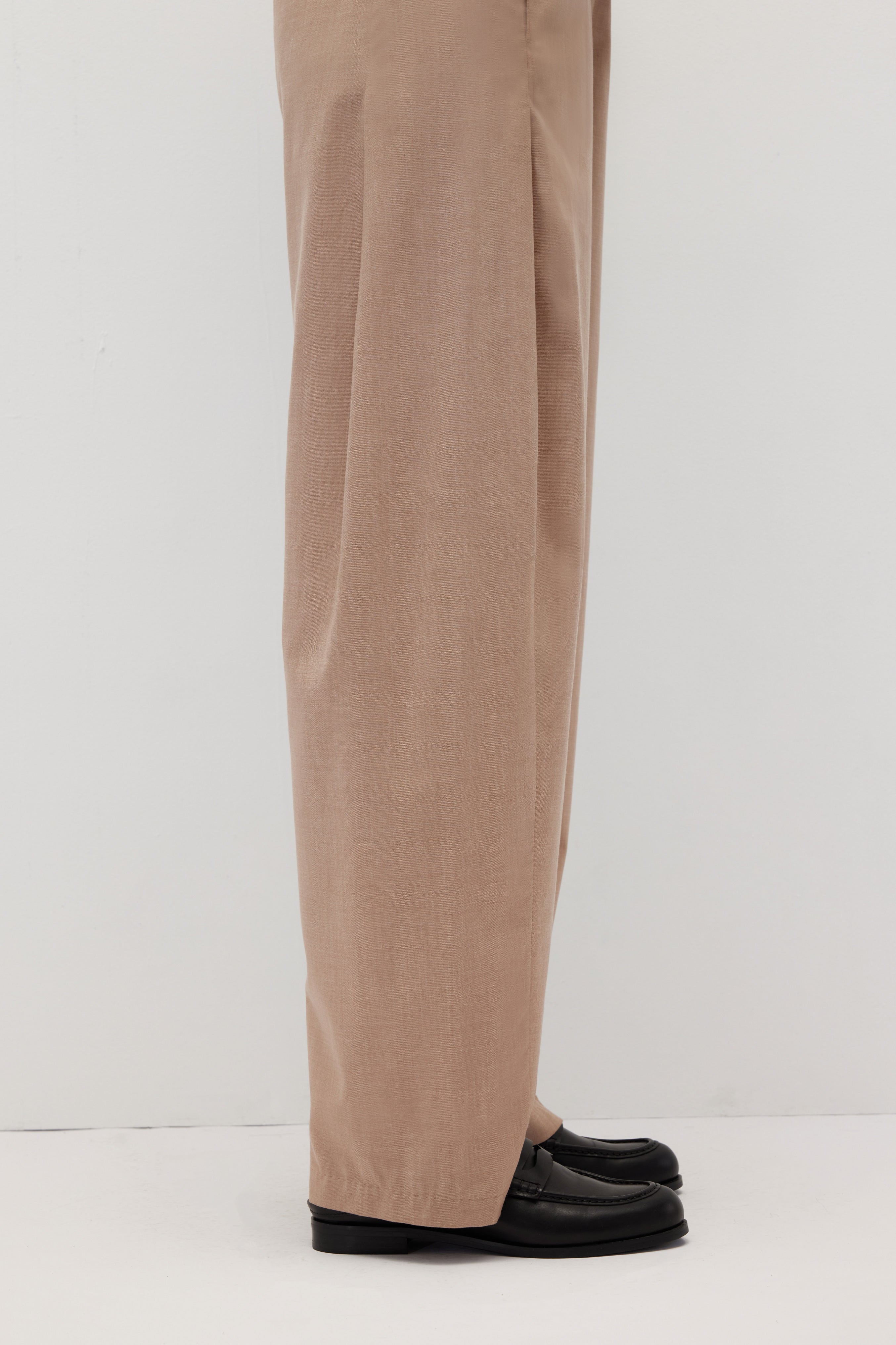 HUNDR. Low-Waist Pleated Slim-Fit Trousers