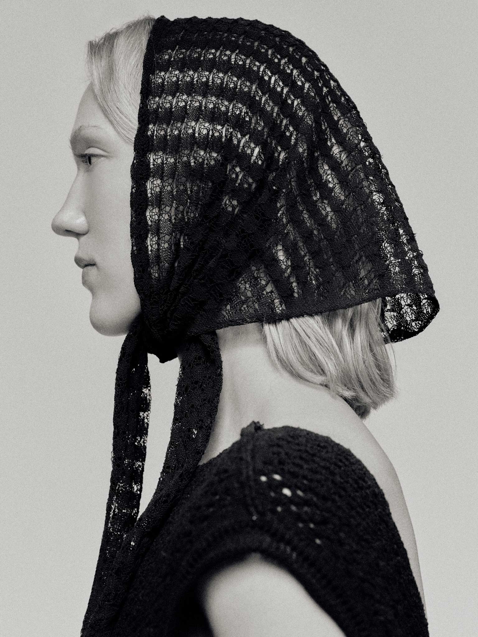 Rus Hoshi Lace Triangle Scarf - Black