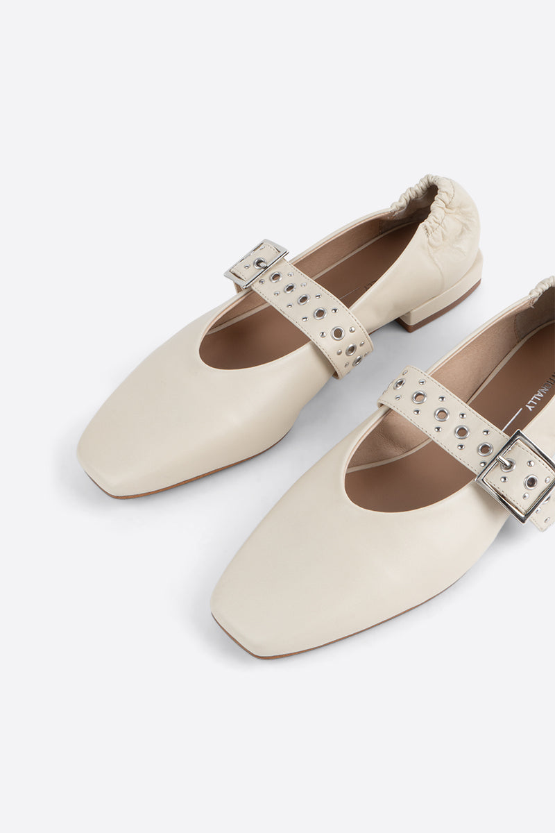 "INTENTIONALLY __________." FORUM MARY JANE - Cream/Black