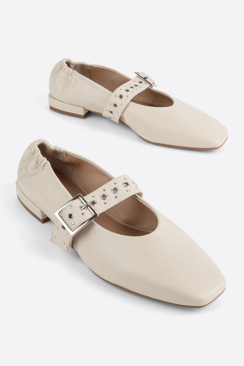 "INTENTIONALLY __________." FORUM MARY JANE - Cream/Black