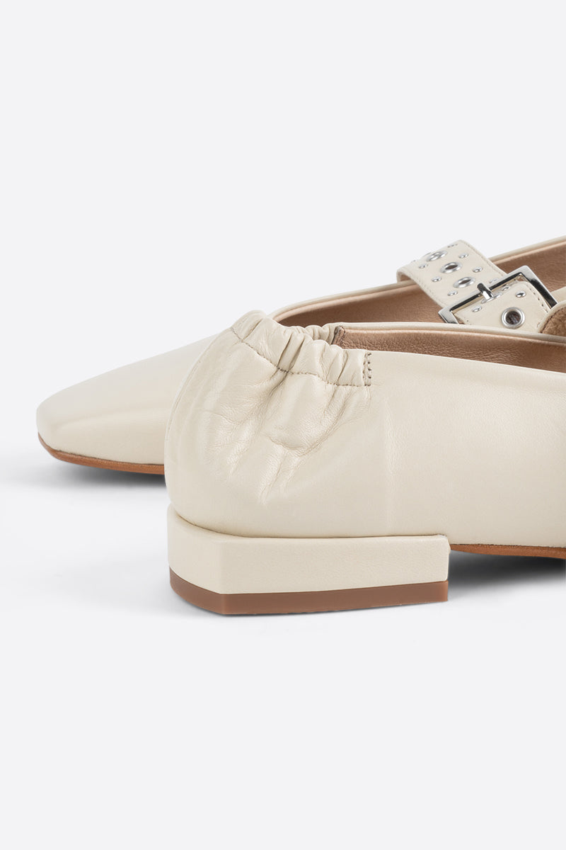 "INTENTIONALLY __________." FORUM MARY JANE - Cream/Black