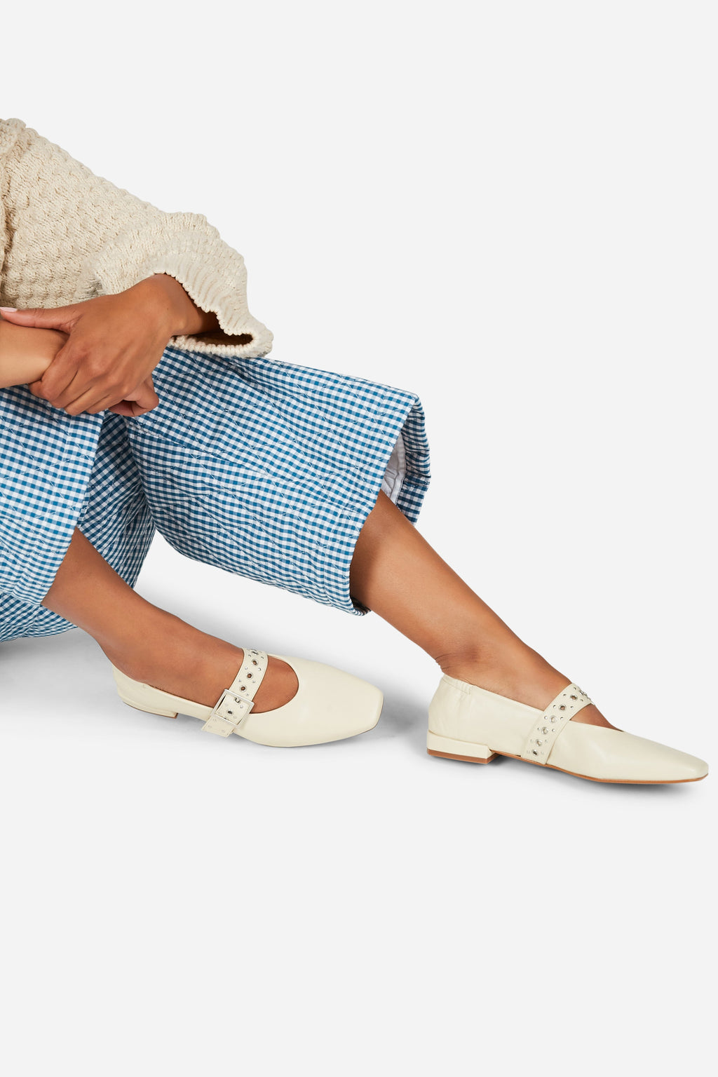 "INTENTIONALLY __________." FORUM MARY JANE - Cream/Black