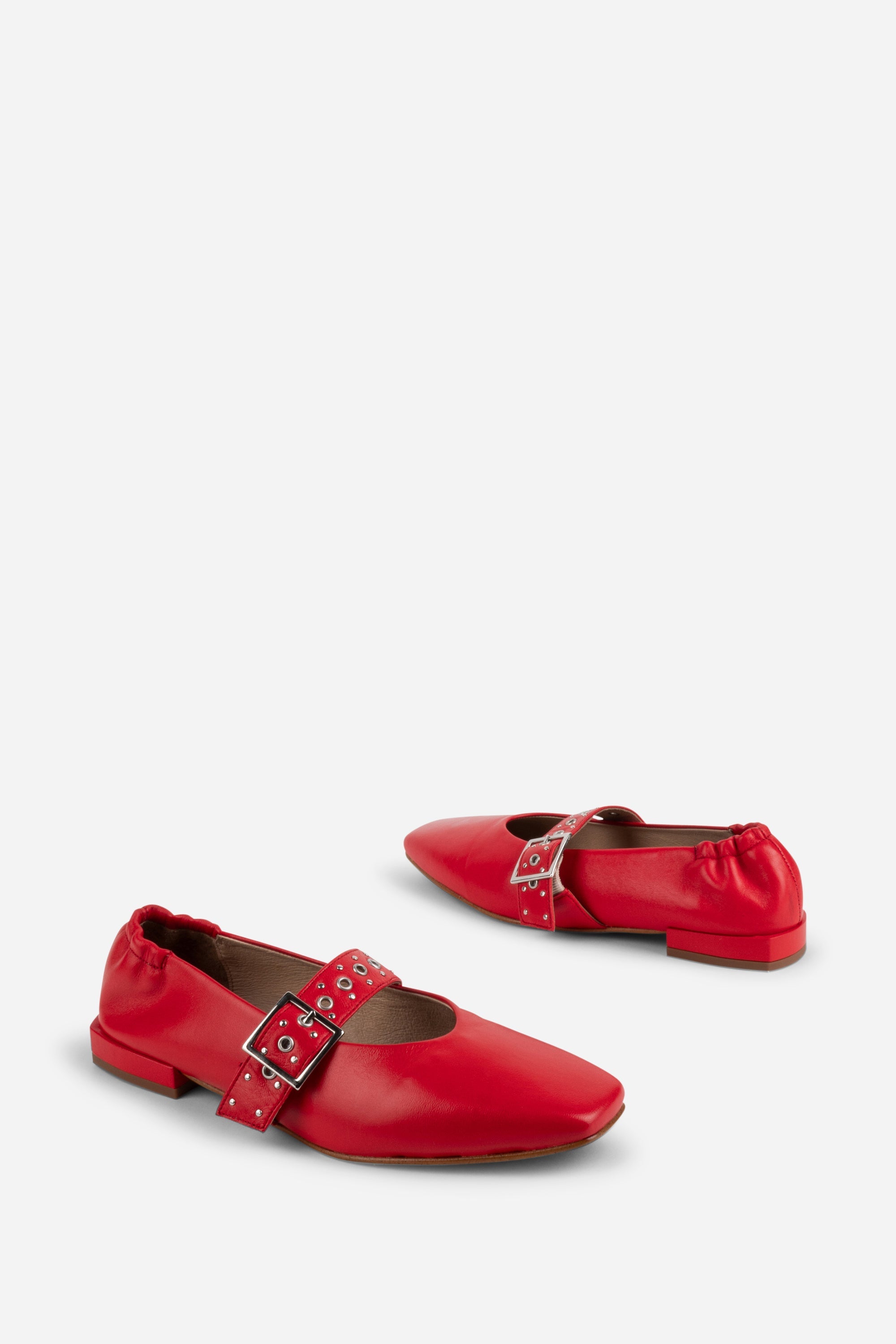 "INTENTIONALLY __________." FORUM MARY JANE - Cream/Black