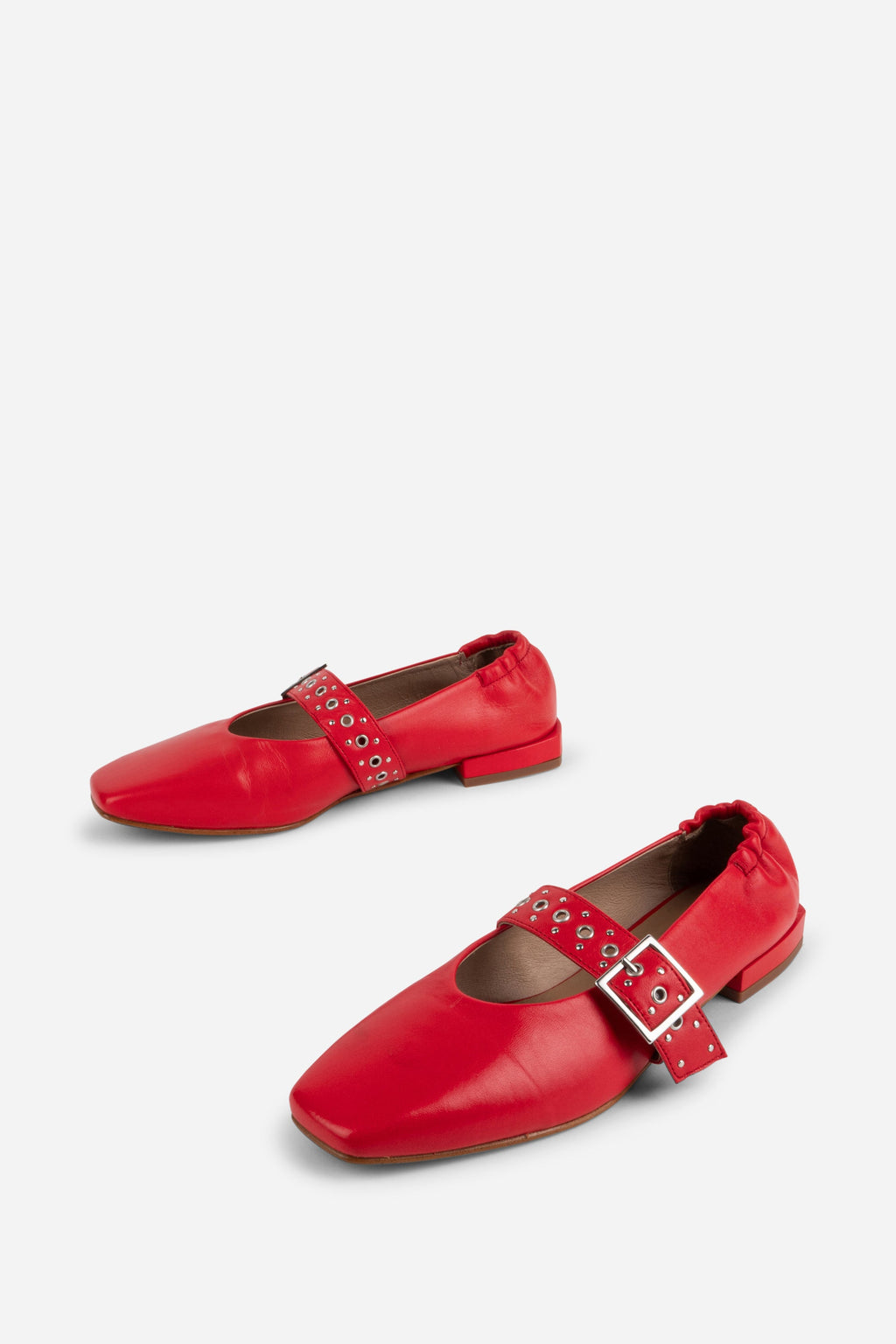 "INTENTIONALLY __________." FORUM MARY JANE - Cream/Black