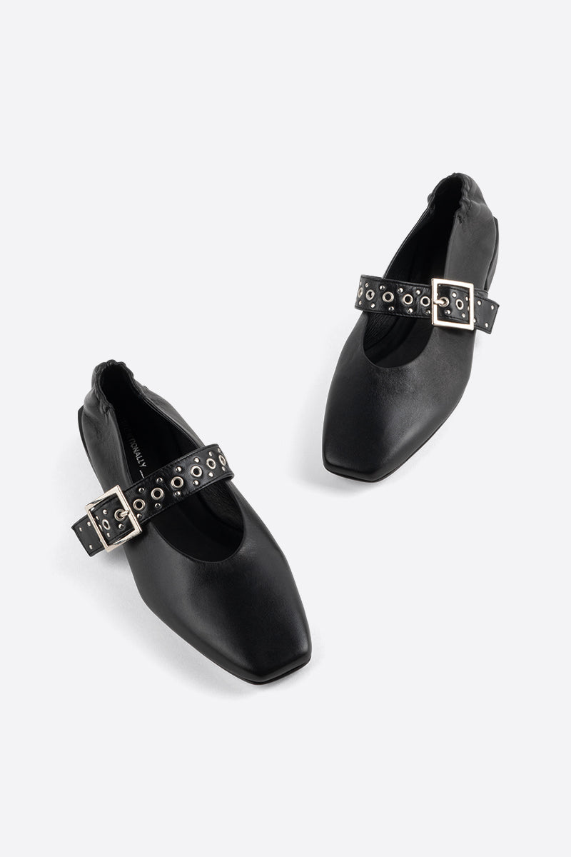 "INTENTIONALLY __________." FORUM MARY JANE - Cream/Black