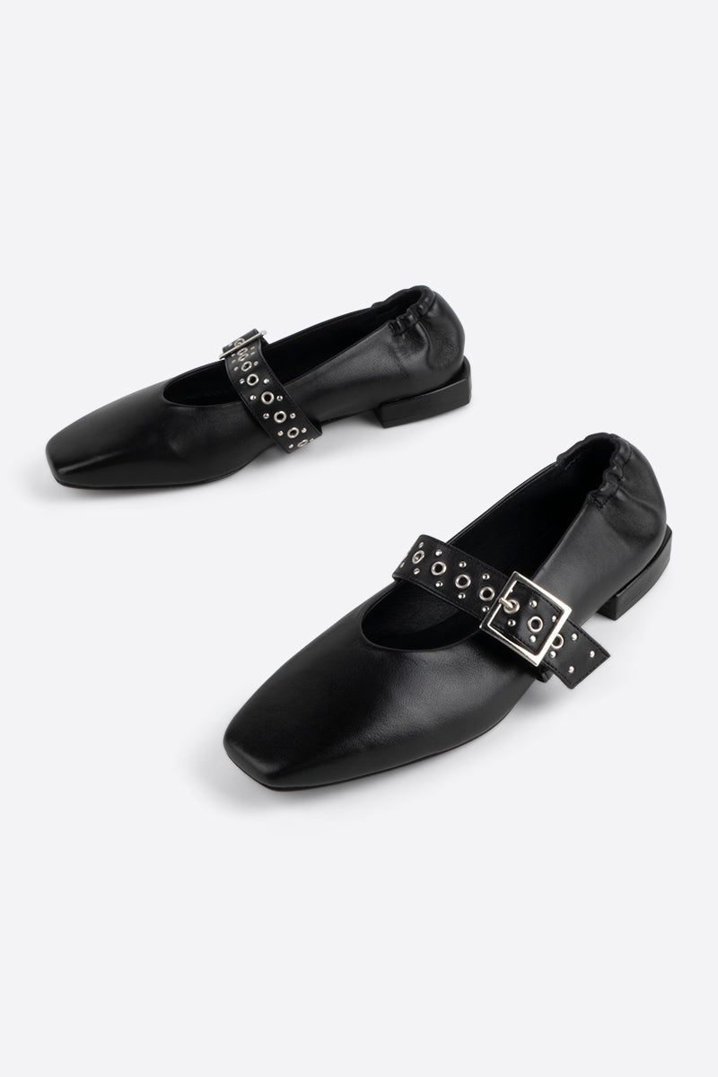 "INTENTIONALLY __________." FORUM MARY JANE - Cream/Black