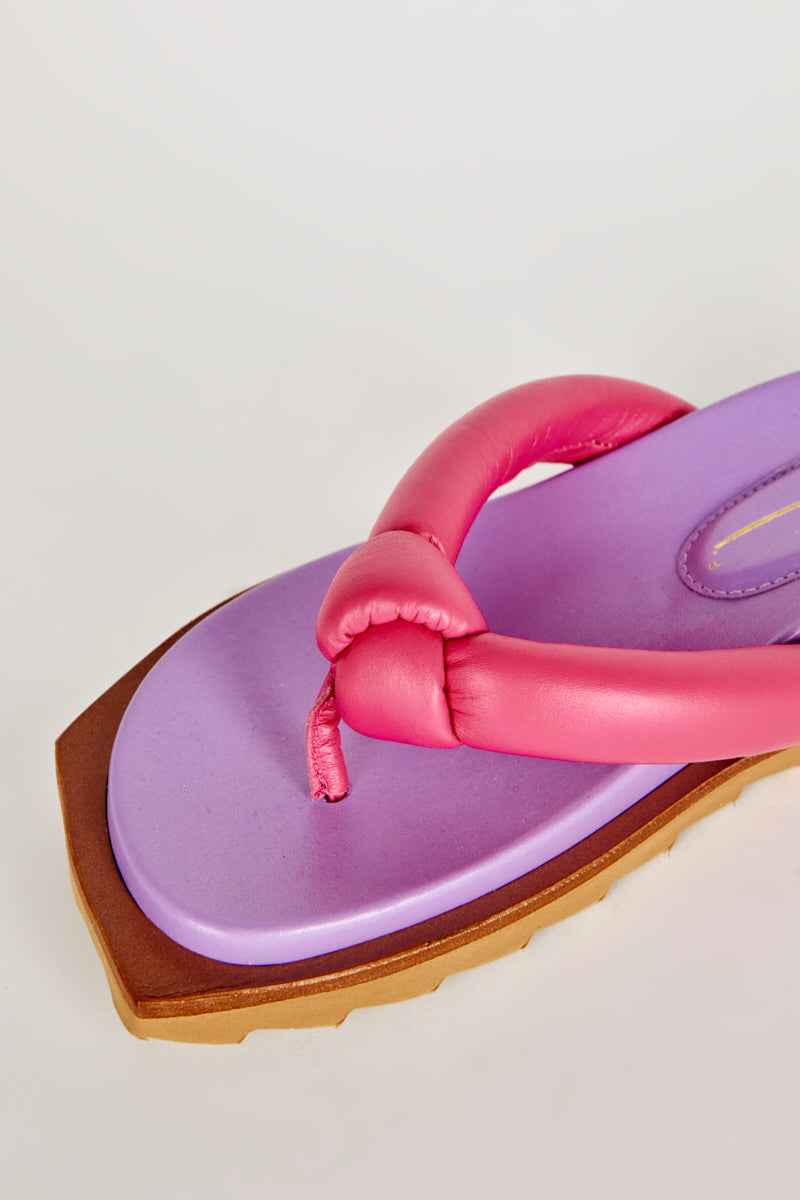 "INTENTIONALLY __________." GOODY SANDAL NATURAL SOLE - Flamingo/Cream