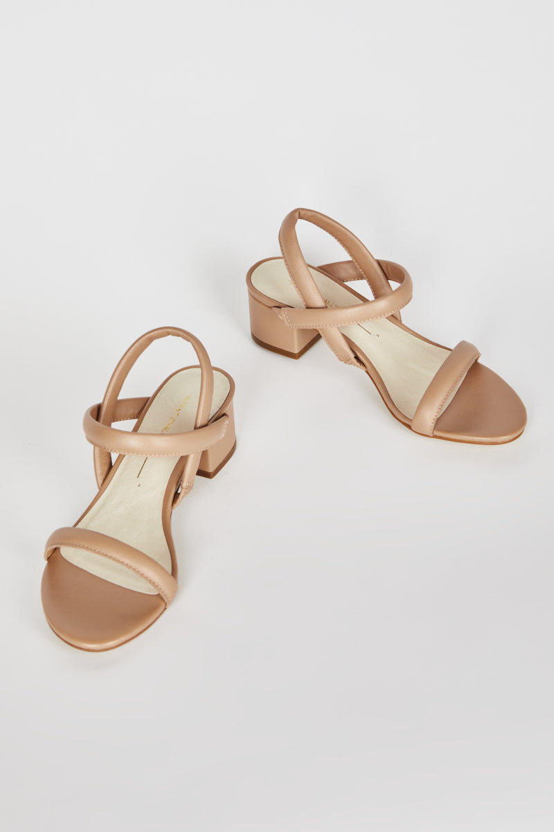 "INTENTIONALLY __________." KIMI HEEL - black