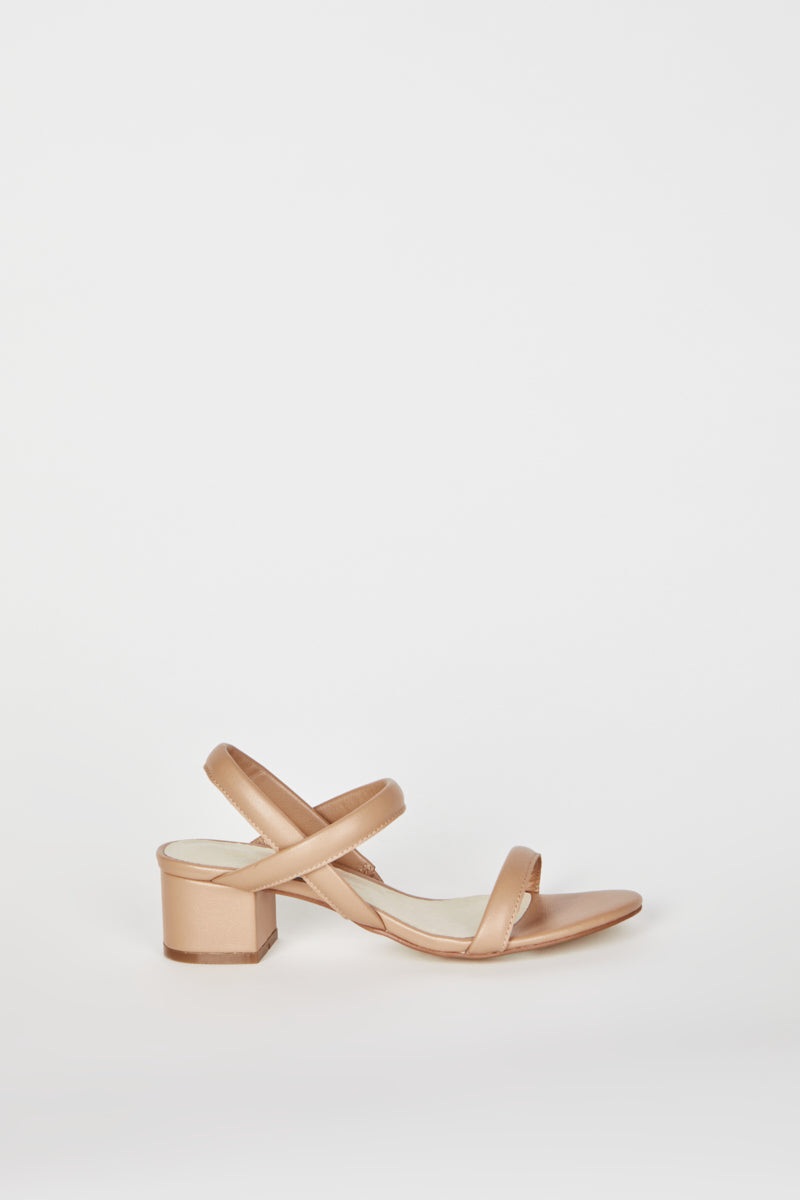 "INTENTIONALLY __________." KIMI HEEL - black