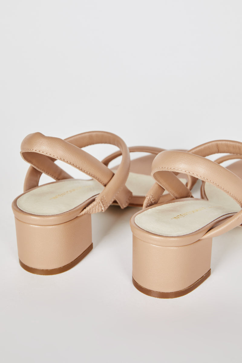 "INTENTIONALLY __________." KIMI HEEL - black