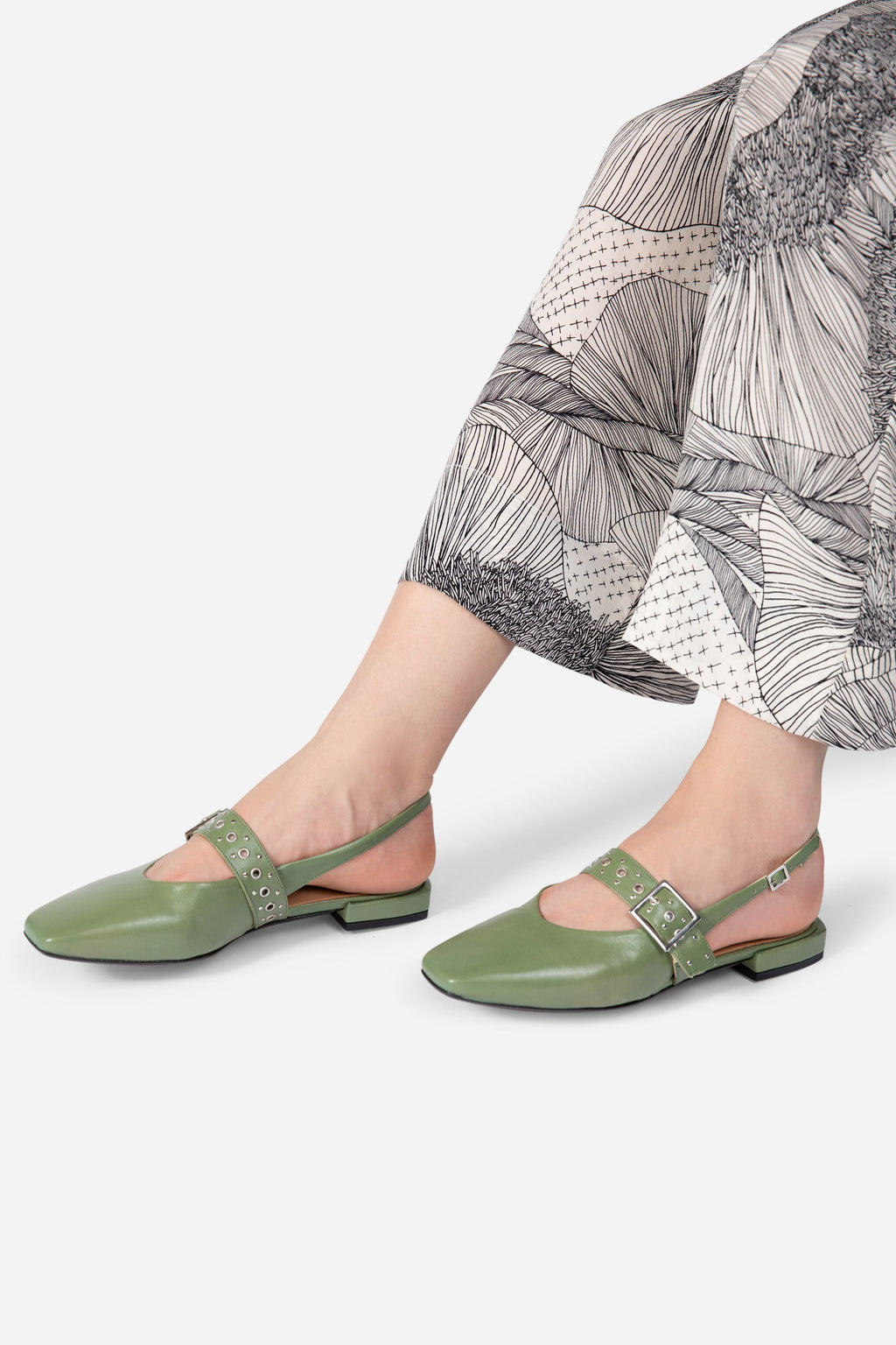 "INTENTIONALLY __________." PEARL SLINGBACK NATURAL SOLE BALLET FLAT - Red/Cream