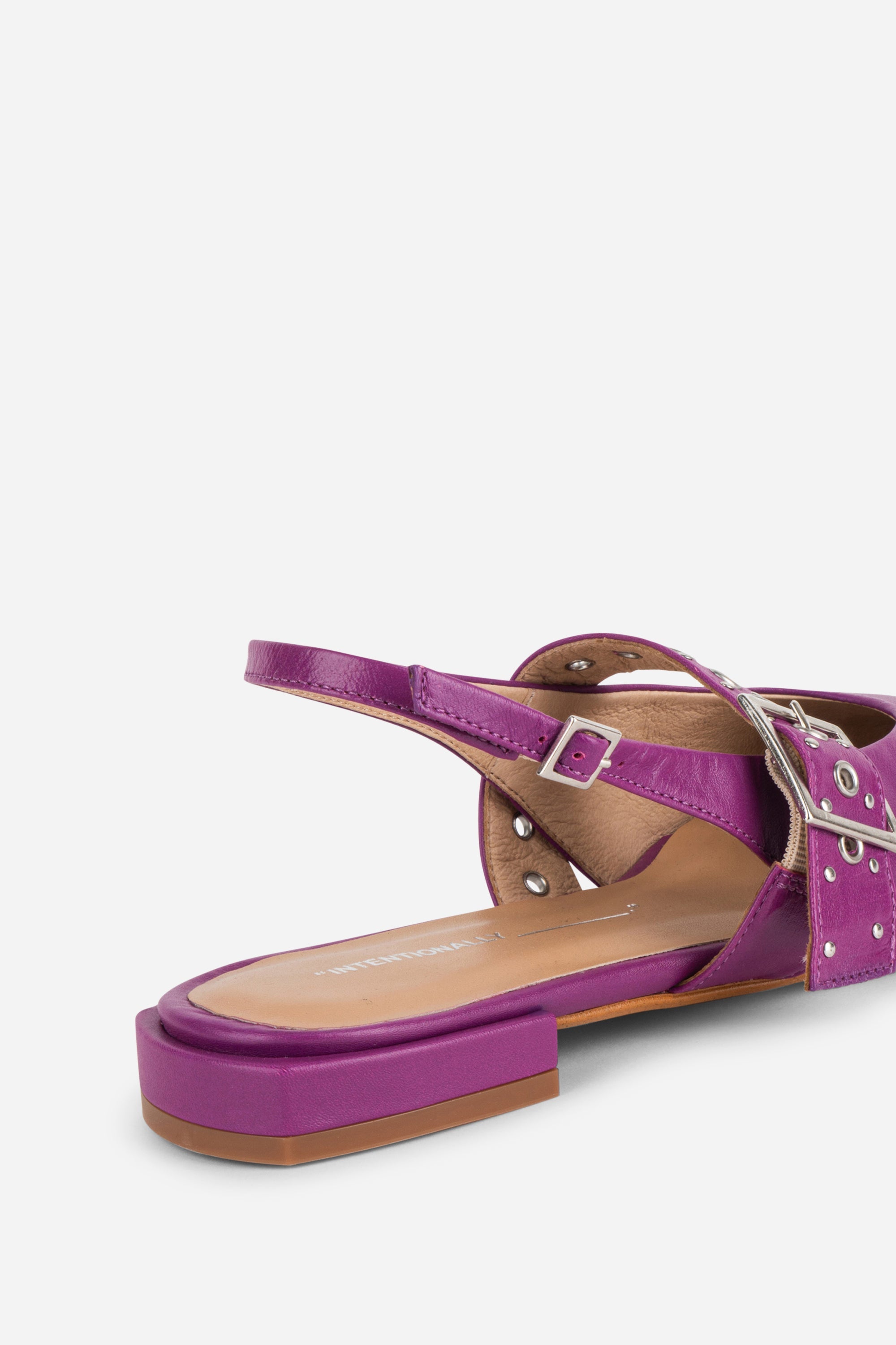 "INTENTIONALLY __________." PEARL SLINGBACK NATURAL SOLE BALLET FLAT - Red/Cream