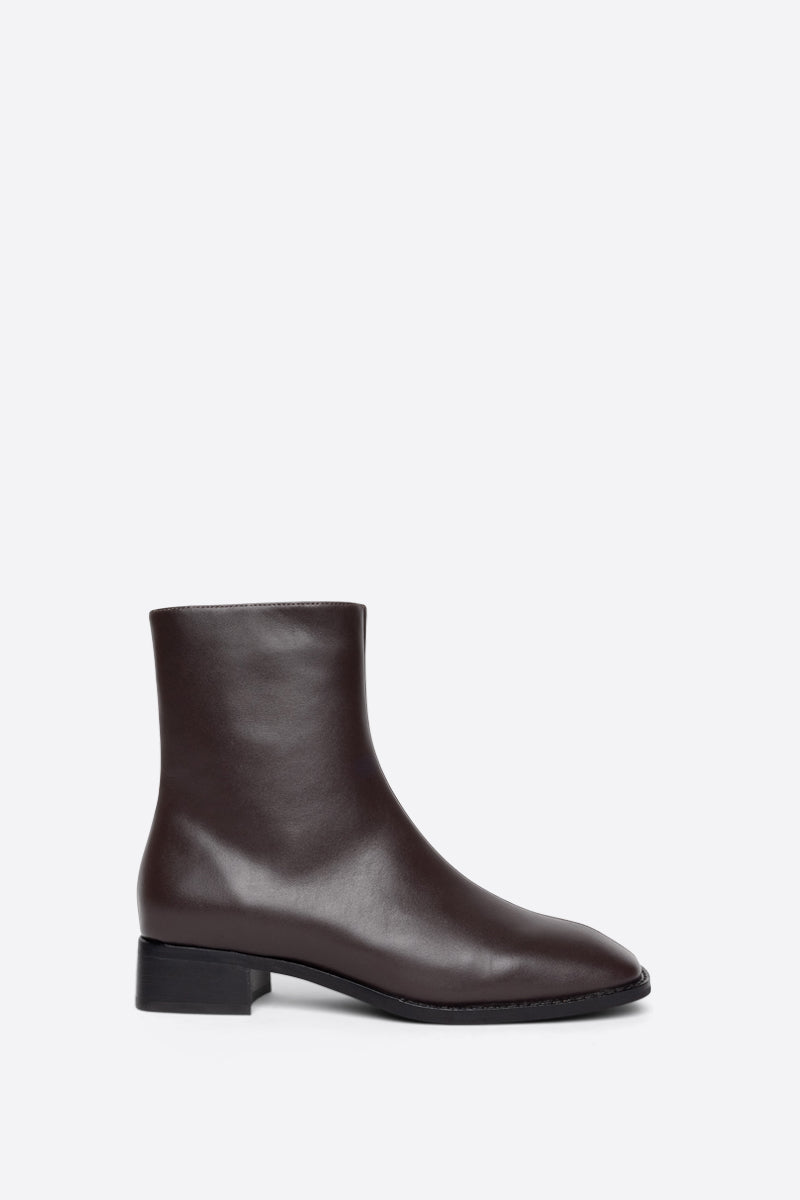 "INTENTIONALLY __________." TOUR LEATHER BOOT - Black/Brown