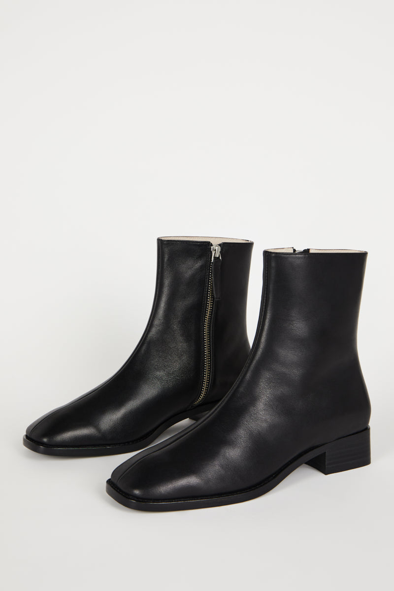 "INTENTIONALLY __________." TOUR LEATHER BOOT - Black/Brown