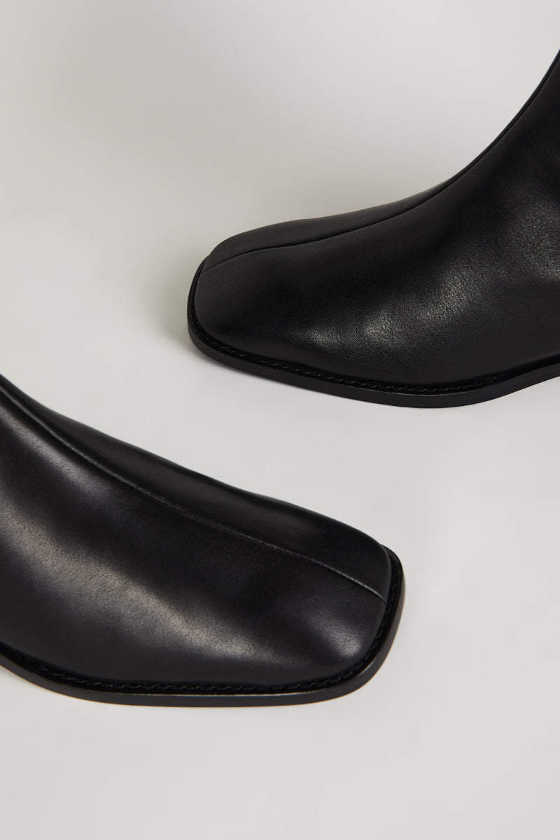 "INTENTIONALLY __________." TOUR LEATHER BOOT - Black/Brown
