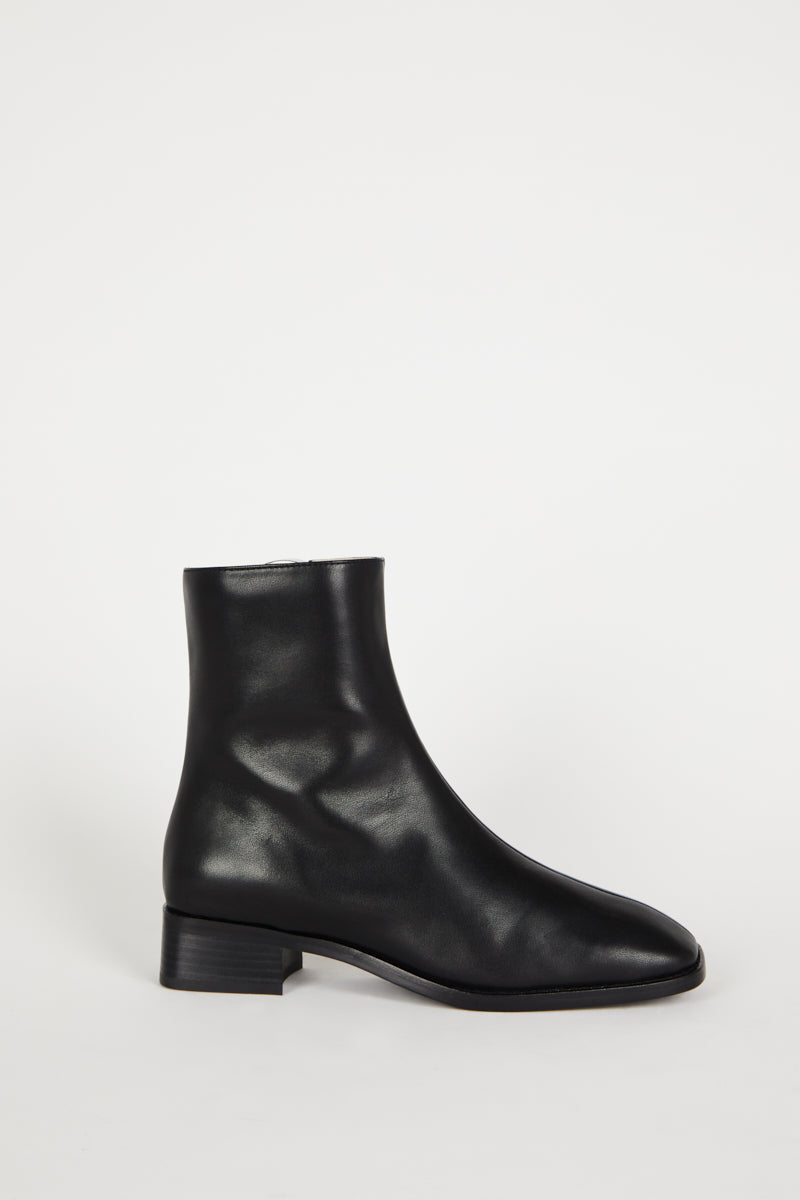 "INTENTIONALLY __________." TOUR LEATHER BOOT - Black/Brown