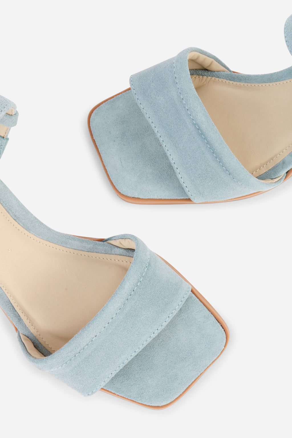 "INTENTIONALLY __________." VALIDATED SUEDE HEEL - FOG/OATMILK