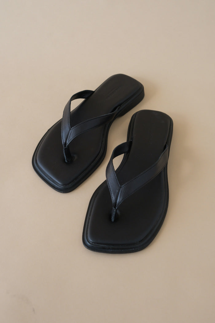Vagabond Izzy Thong Sandal - Black