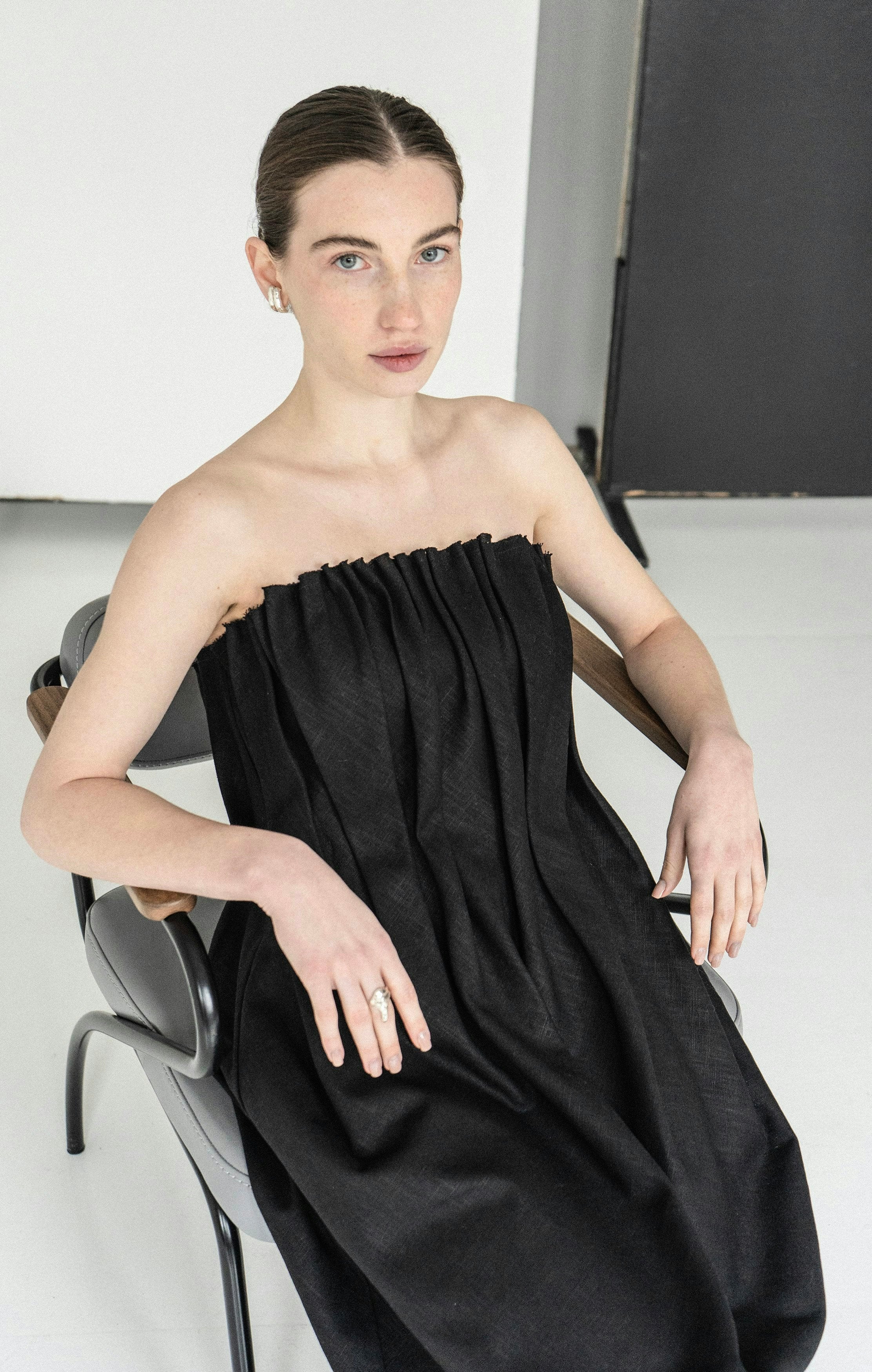 K M by L A N G E Sazha Linen Pleated Dress